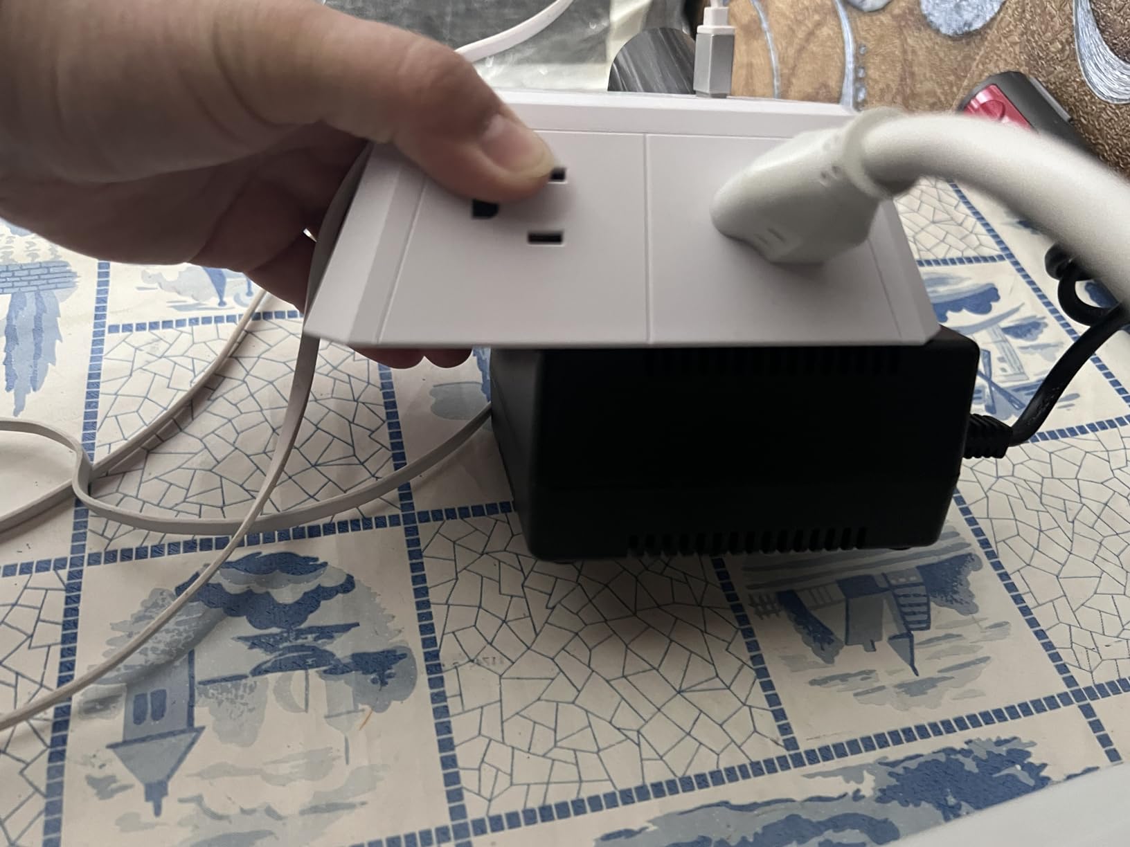 ELC 500-Watt Voltage Converter - Step Down - 220v to 110v / 240v to 120v Travel Power Converter - for Hair Straightener, Hair Dryer, Laptops and Chargers, CE Certified [3-Years Warranty] customer photo 1