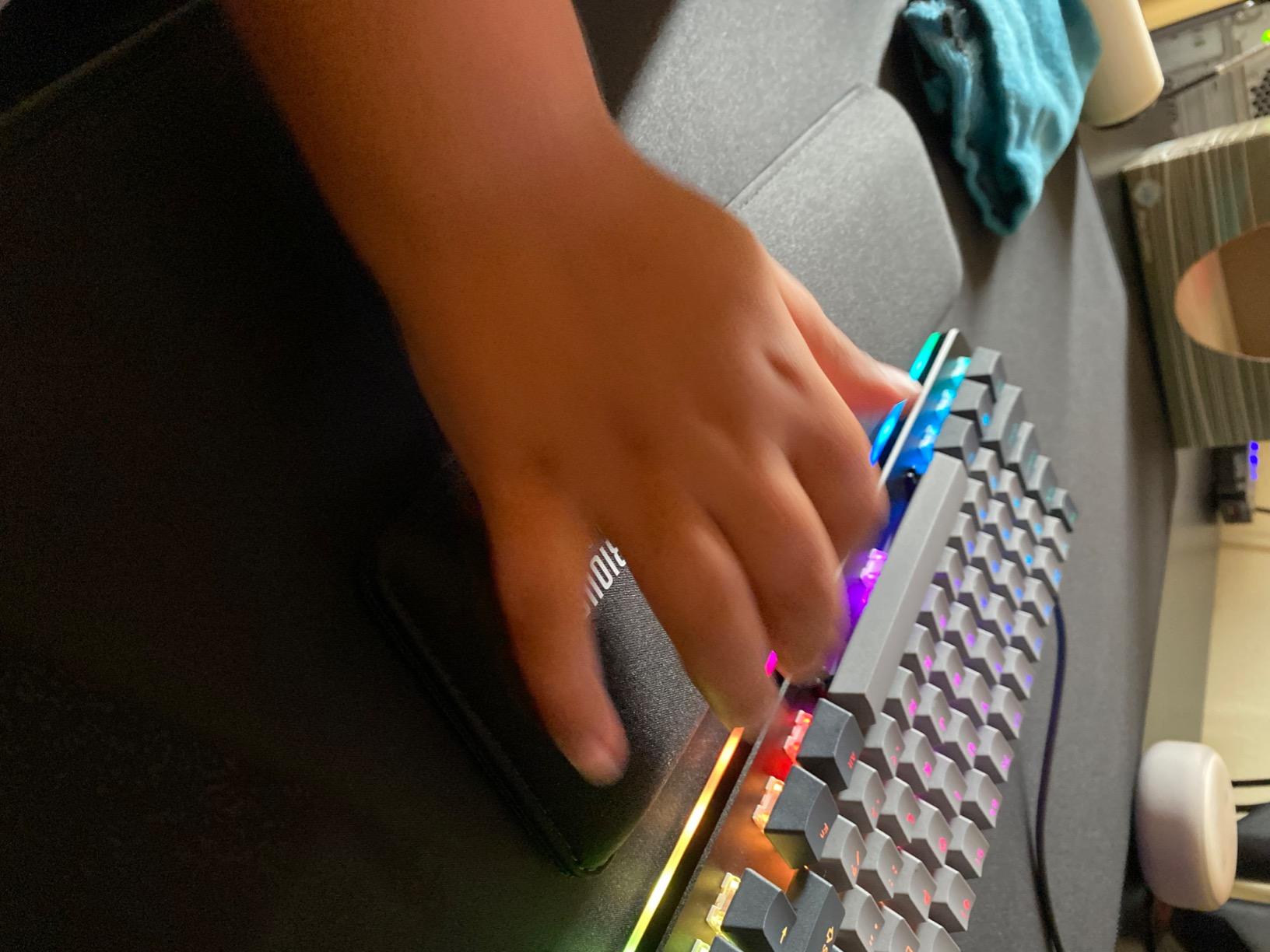 Glorious Wrist Pad/Rest - Compact - Black - Mechanical Keyboards, Stitched Edges, Ergonomic | 12x4 inches | 25mm/1in Thick (GWR-75) Compact (Black) customer photo 1