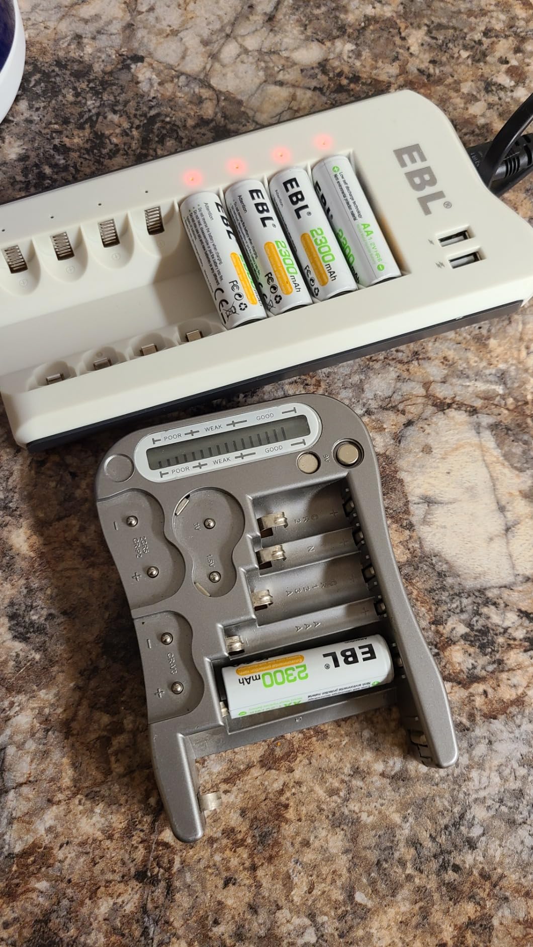 EBL AA AAA Battery Charger, 4 AA 2800mAh & 4 AAA 1100mAh NiMH, 2 USB Ports | Complete AA/AAA kit with 2 USB ports - charge your phone while 8 batteries recharge customer photo 2