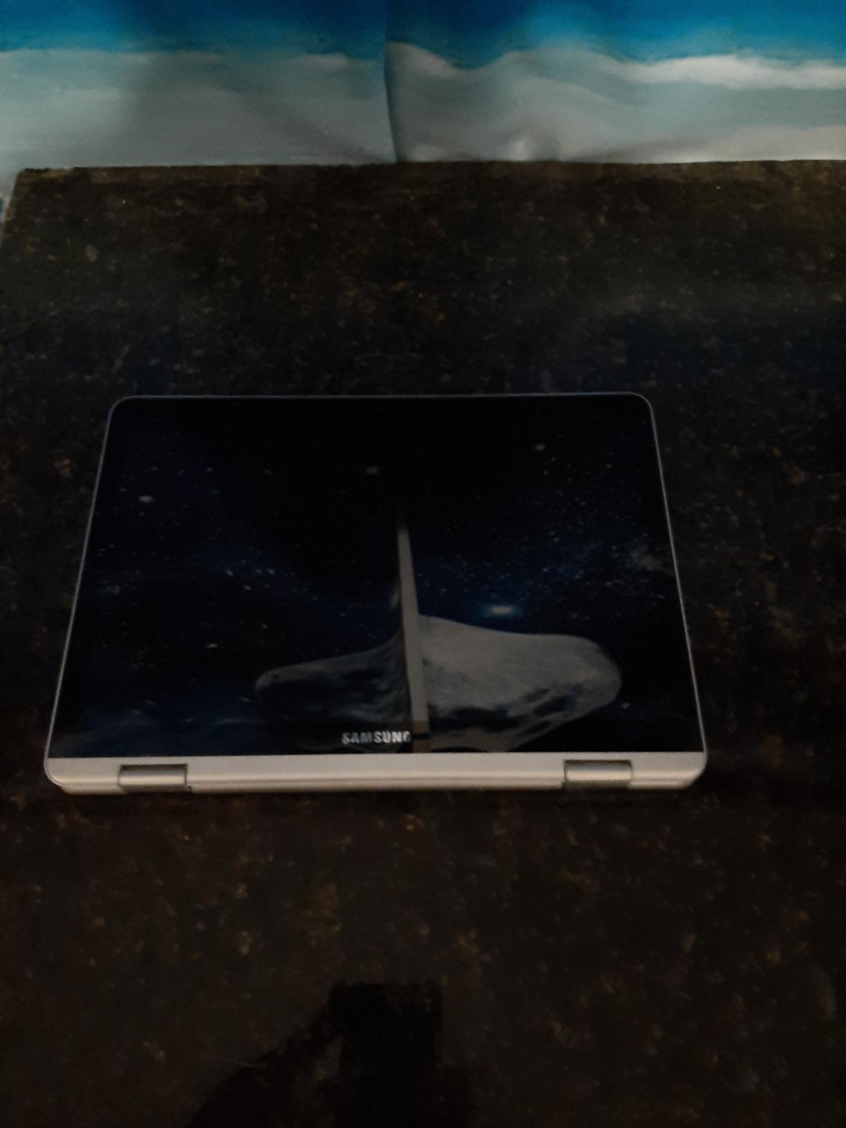 Samsung Chromebook Plus V2, 2-in-1, 4GB RAM, 32GB eMMC, 13MP Camera, Chrome OS, 12.2