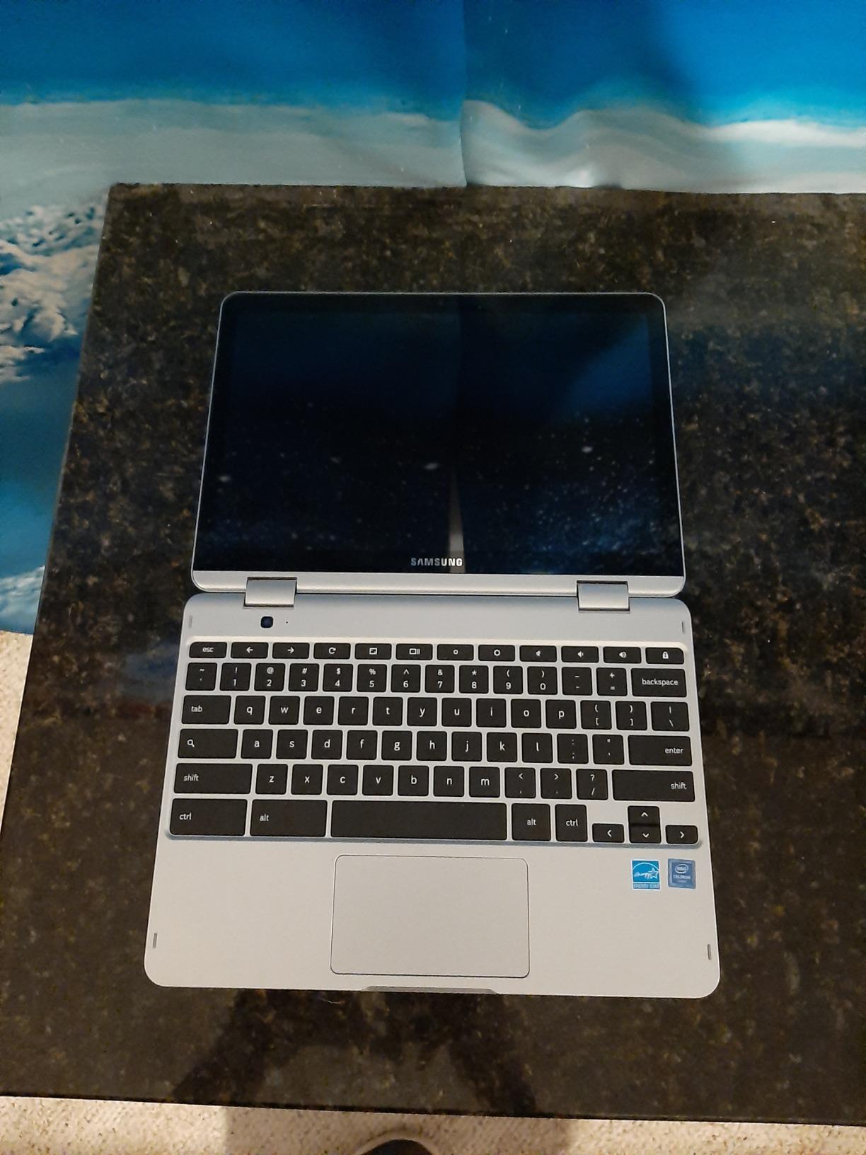 Samsung Chromebook Plus V2, 2-in-1, 4GB RAM, 32GB eMMC, 13MP Camera, Chrome OS, 12.2