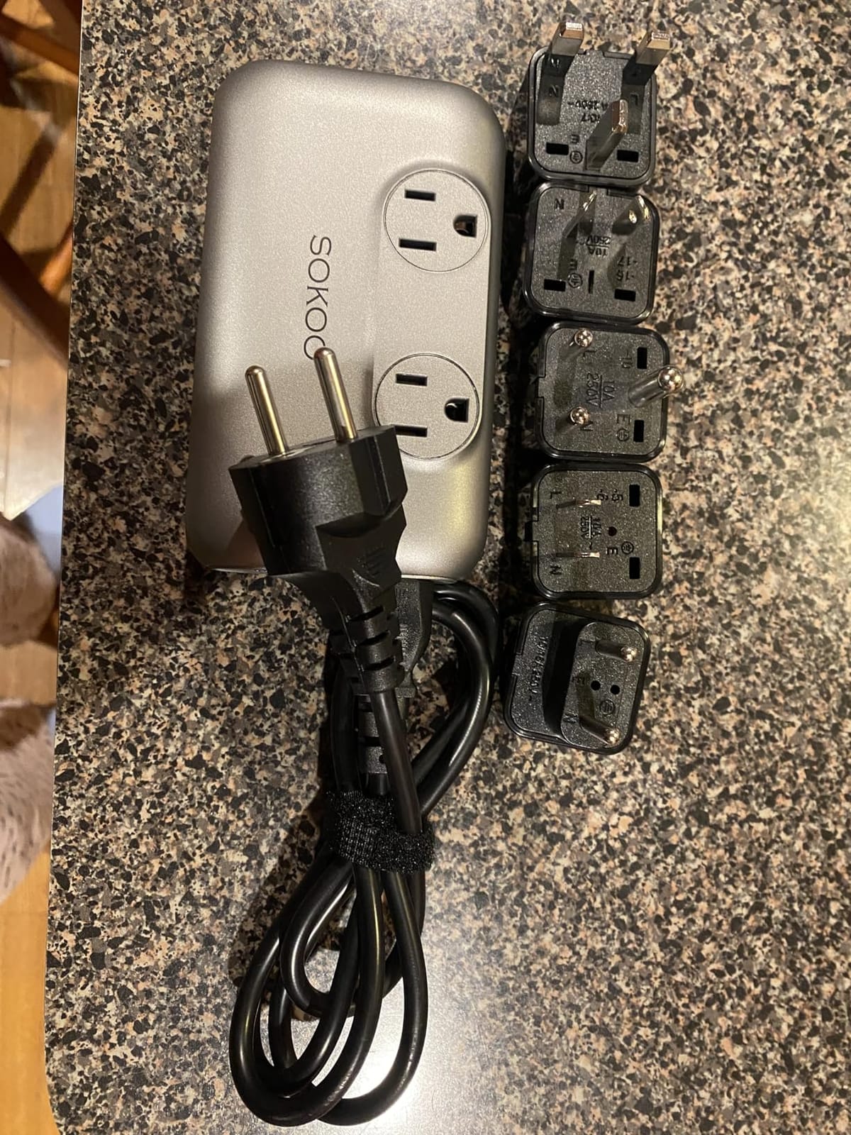 SOKOO 230-Watt Step Down 100-220V to 110V Voltage Converter customer photo 1