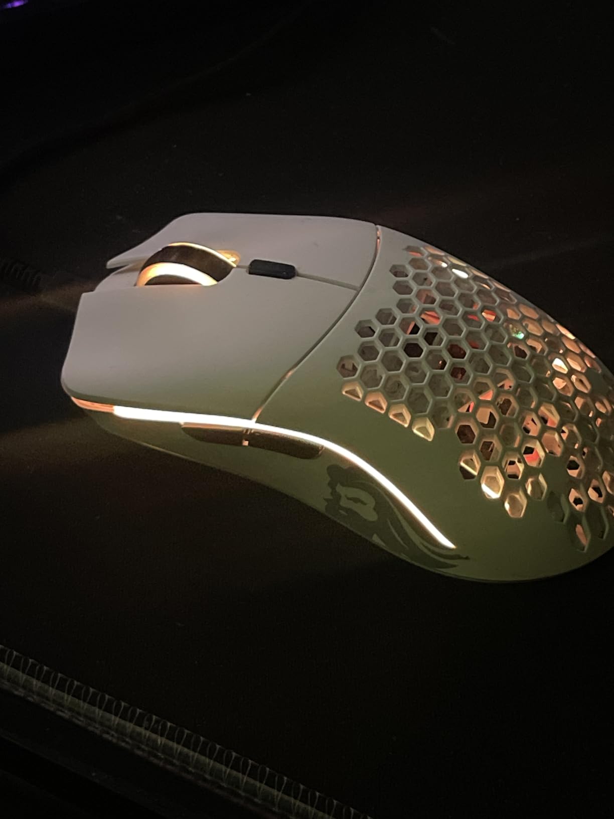 Glorious Model O Wired Gaming Mouse 67g Superlight Honeycomb Design, RGB, Pixart 3360 Sensor, Omron Switches, Ambidextrous - Matte Black customer photo 1