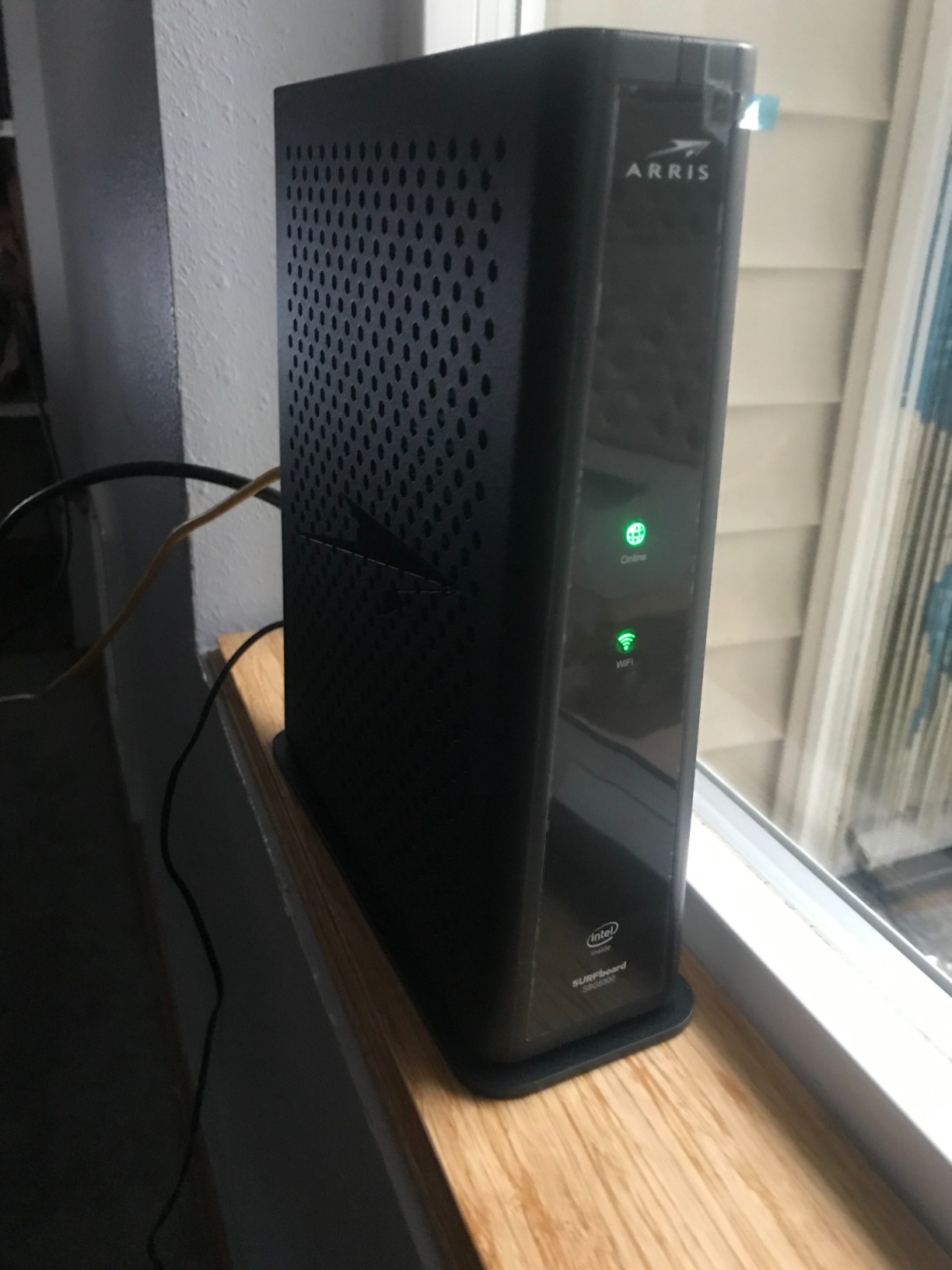 ARRIS (SBG8300) - Cable Modem Router Combo - Fast DOCSIS 3.1 Gigabit & AC2350 WiFi ,Comcast Xfinity, Cox, Spectrum & more, 1 Gbps Max Internet Speeds , 4 OFDM Channels customer photo 2