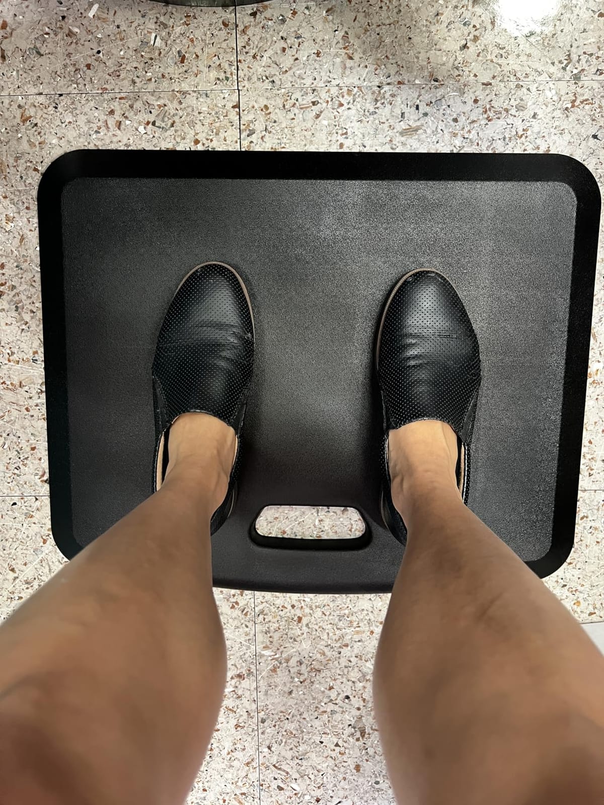 Mount-It! Anti Fatigue Floor Mat, 18x22, Black customer photo 2