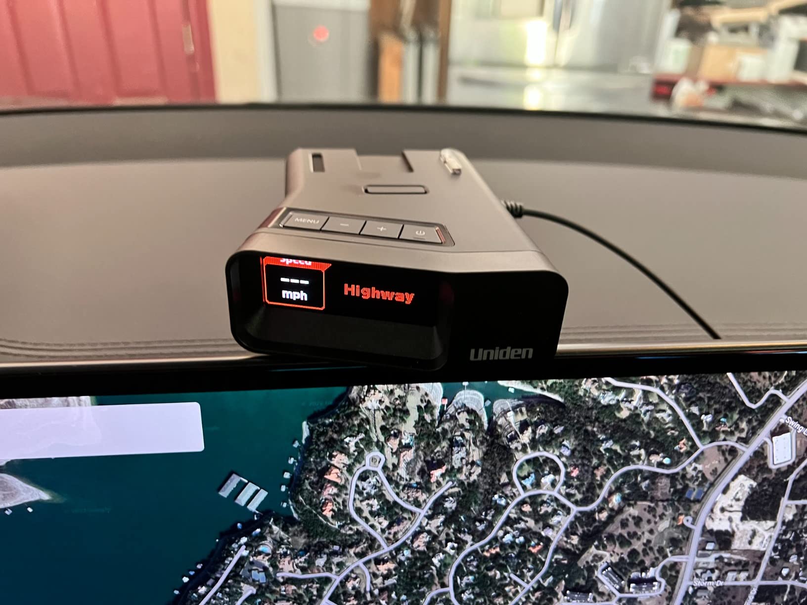 Uniden R7 Extreme Long-Range Laser-Radar Detector, Built-in GPS w/ Real-Time Alerts, Dual-Antennas Front & Rear w/Directional Arrows, Voice Alerts, Red Light Camera and Speed Camera Alerts customer photo 1