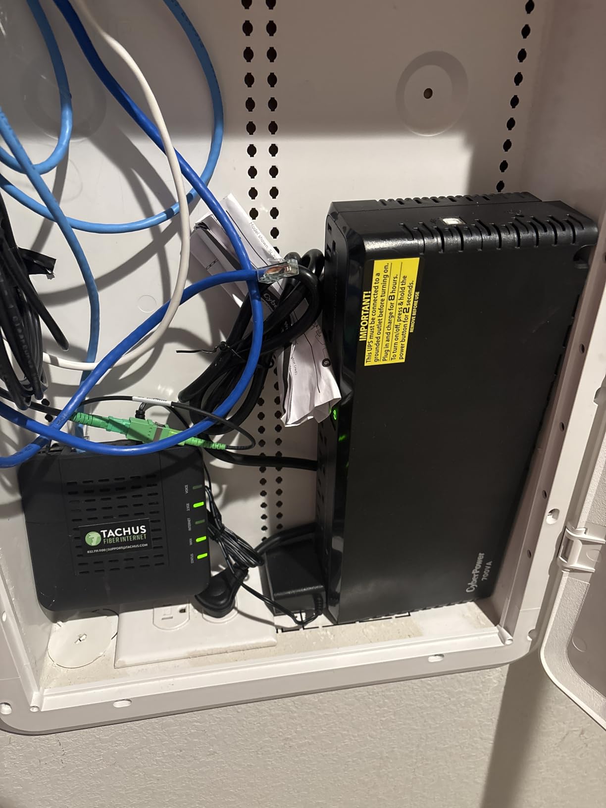 CyberPower SL700U Standby UPS Battery Backup and Surge Protector customer photo 2