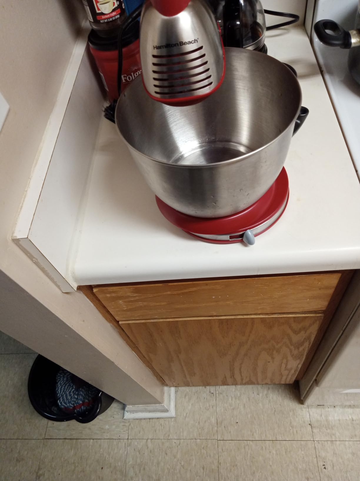 Hamilton Beach Classic Stand and Hand Mixer, 4 Quarts, 6 Speeds with QuickBurst, Bowl Rest, 290 Watts Peak Power, Black and Stainless customer photo 1