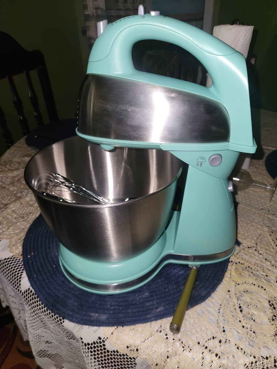 Hamilton Beach Classic Stand and Hand Mixer, 4 Quarts, 6 Speeds with QuickBurst, Bowl Rest, 290 Watts Peak Power, Black and Stainless customer photo 2