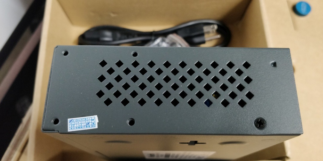 MokerLink 16 Port PoE Switch with 2 Gigabit Uplink Ethernet Port, 250W High Power, Support IEEE802.3af/at, Rackmount Unmanaged Plug and Play customer photo 1