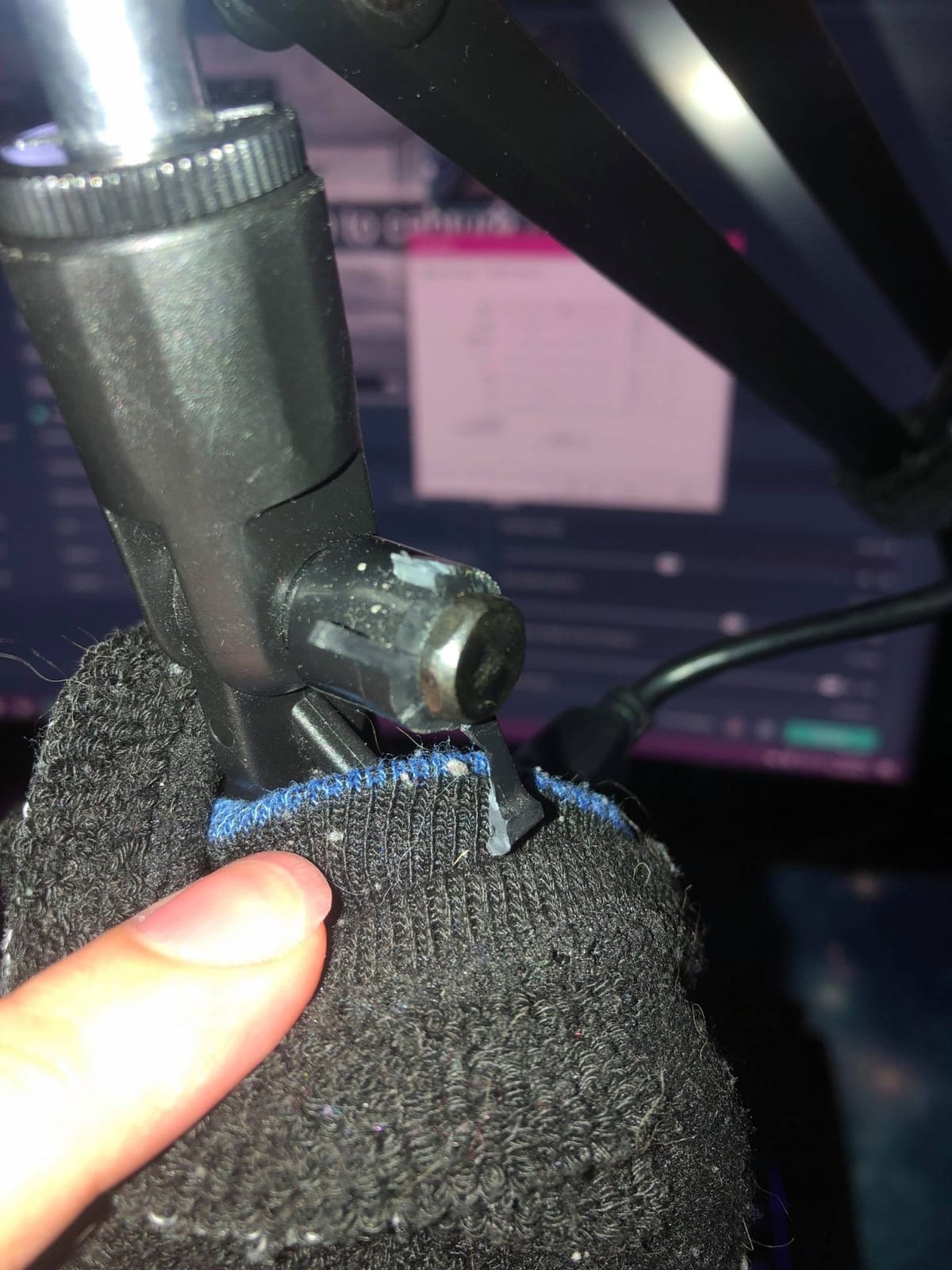 InnoGear Microphone Stand Mic Boom Arm for Blue Yeti HyperX QuadCast S SoloCast Snowball Fifine K669B and other Mic, with Shock Mount Windscreen Pop Filter Mic Clip Holder Cable Ties, Medium customer photo 2