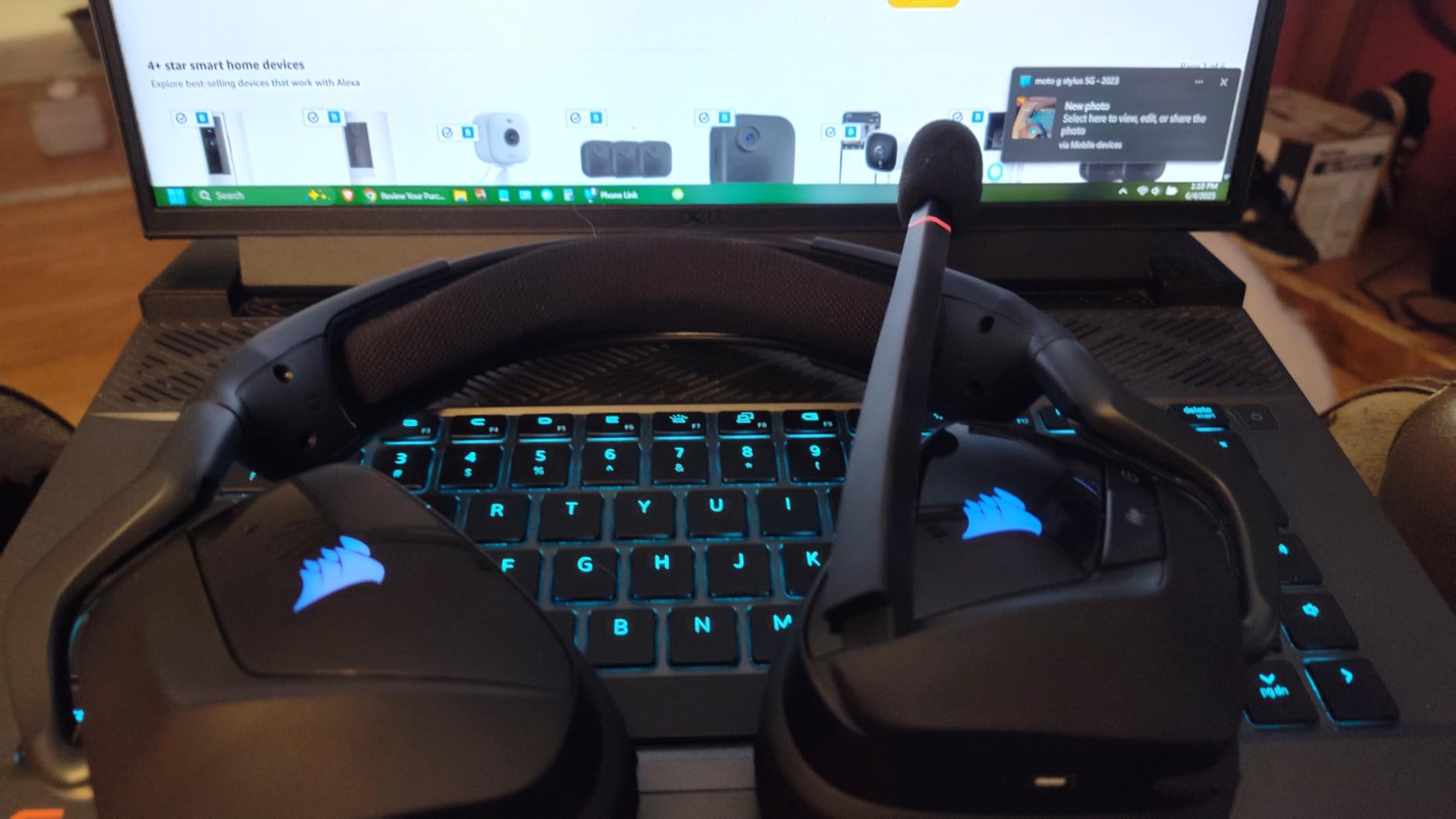 Corsair Void RGB Elite Wireless PC PS5 PS4 Mac Gaming Headset – White customer photo 1