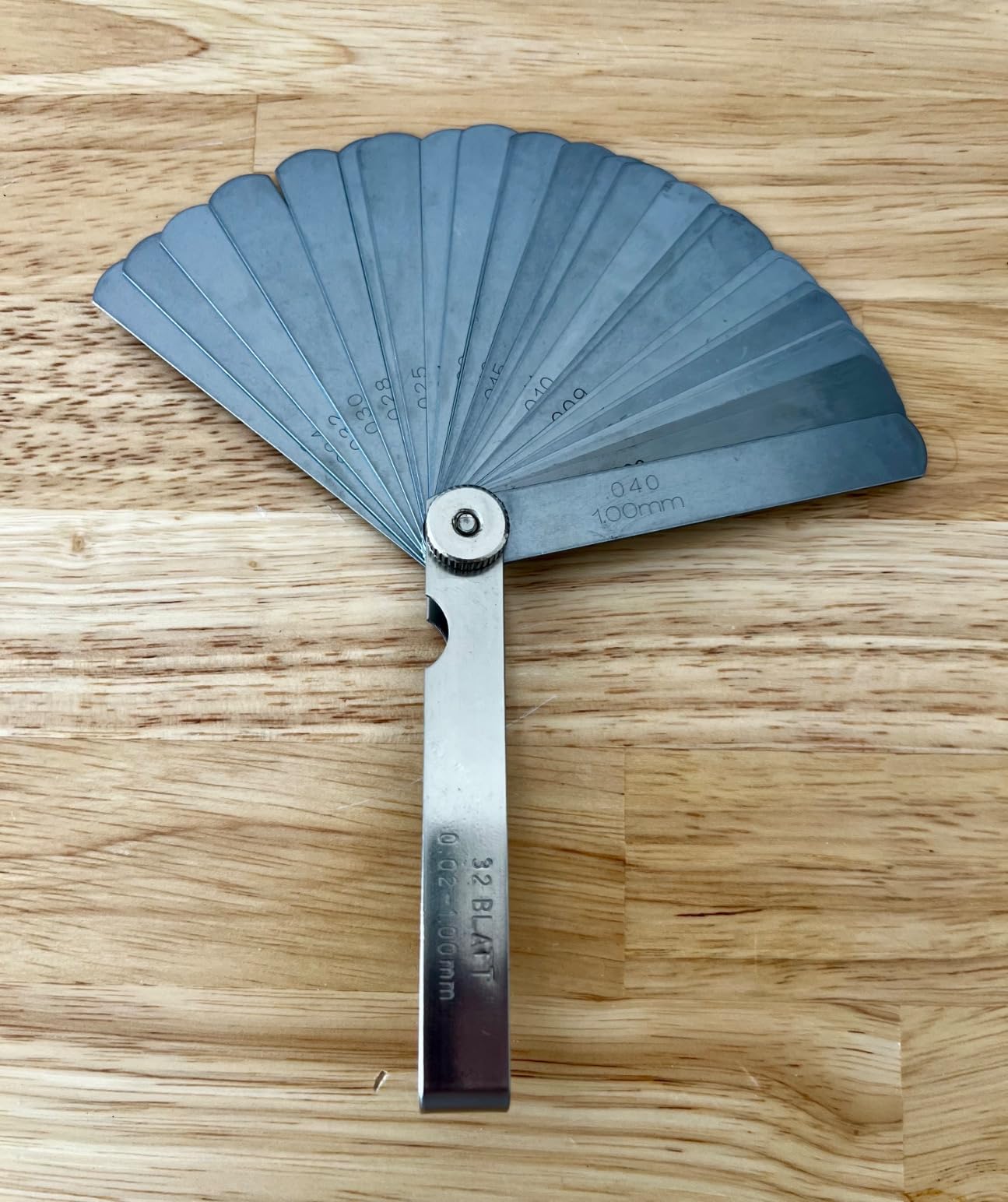 Stainless Steel Feeler Gauge Universal Standard SAE and Metric Offset Valve Thickness Gauge 32-Piece Blade Tool for Measuring Gap Width/Thickness customer photo 2