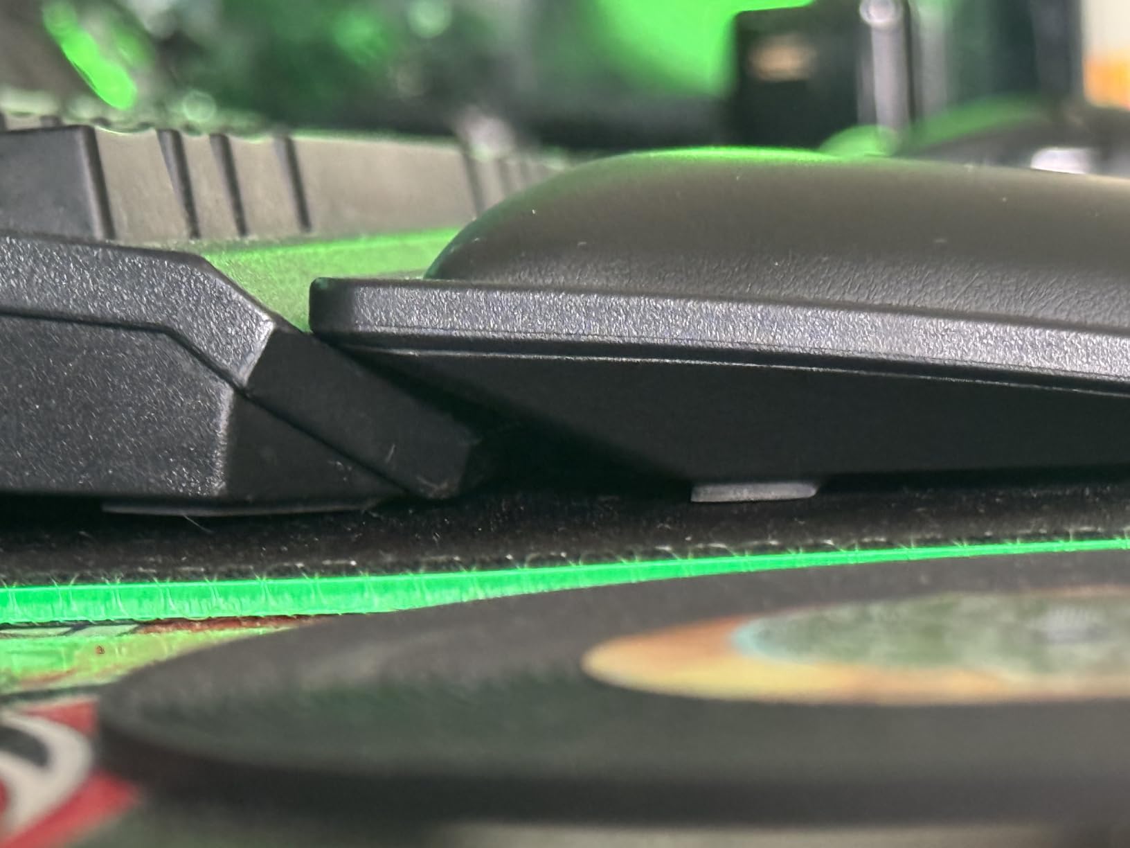 Razer Ergonomic Wrist Rest for Full-Sized Keyboards, Classic Black customer photo 1