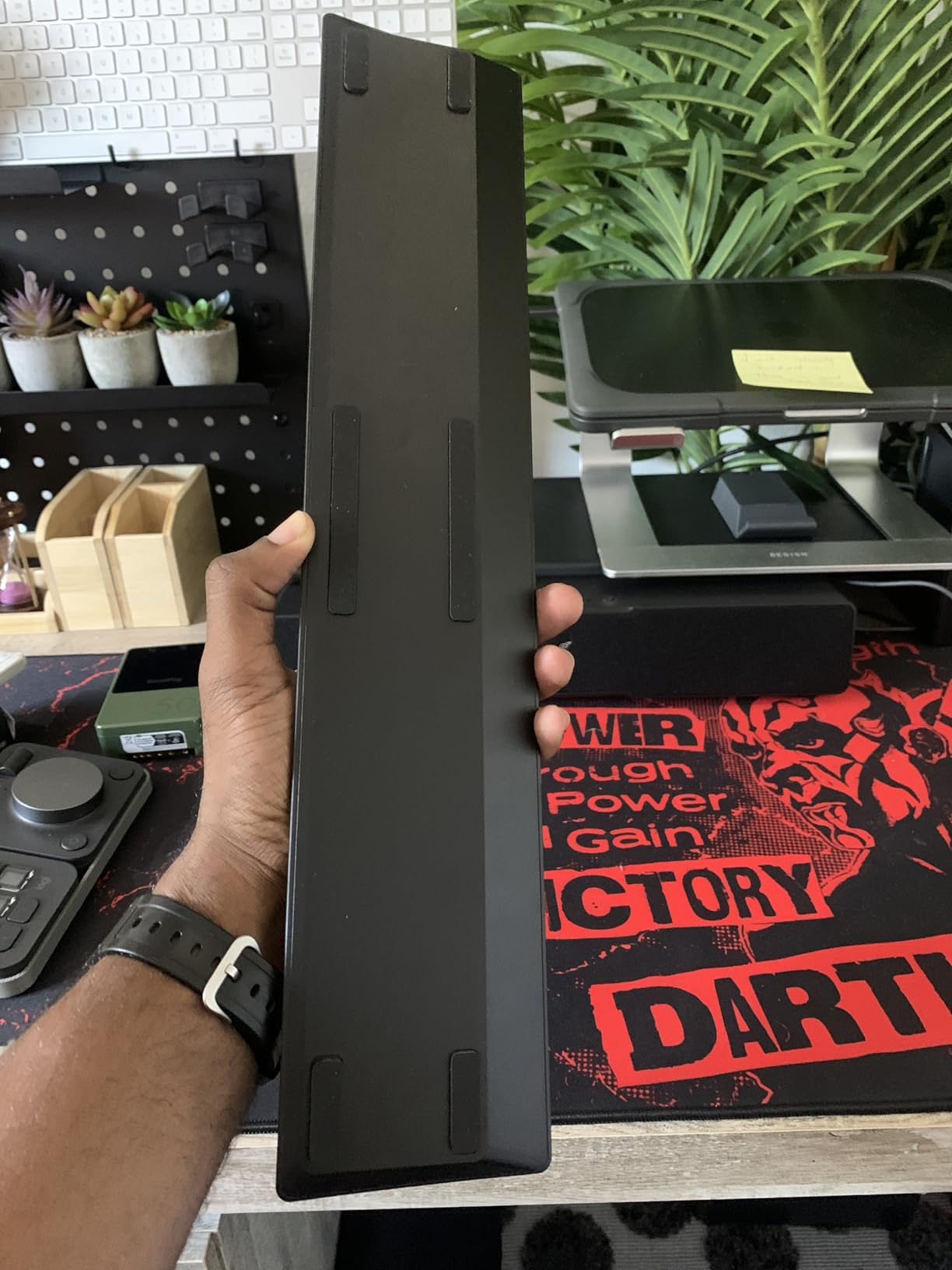 Razer Ergonomic Wrist Rest for Full-Sized Keyboards, Classic Black customer photo 2