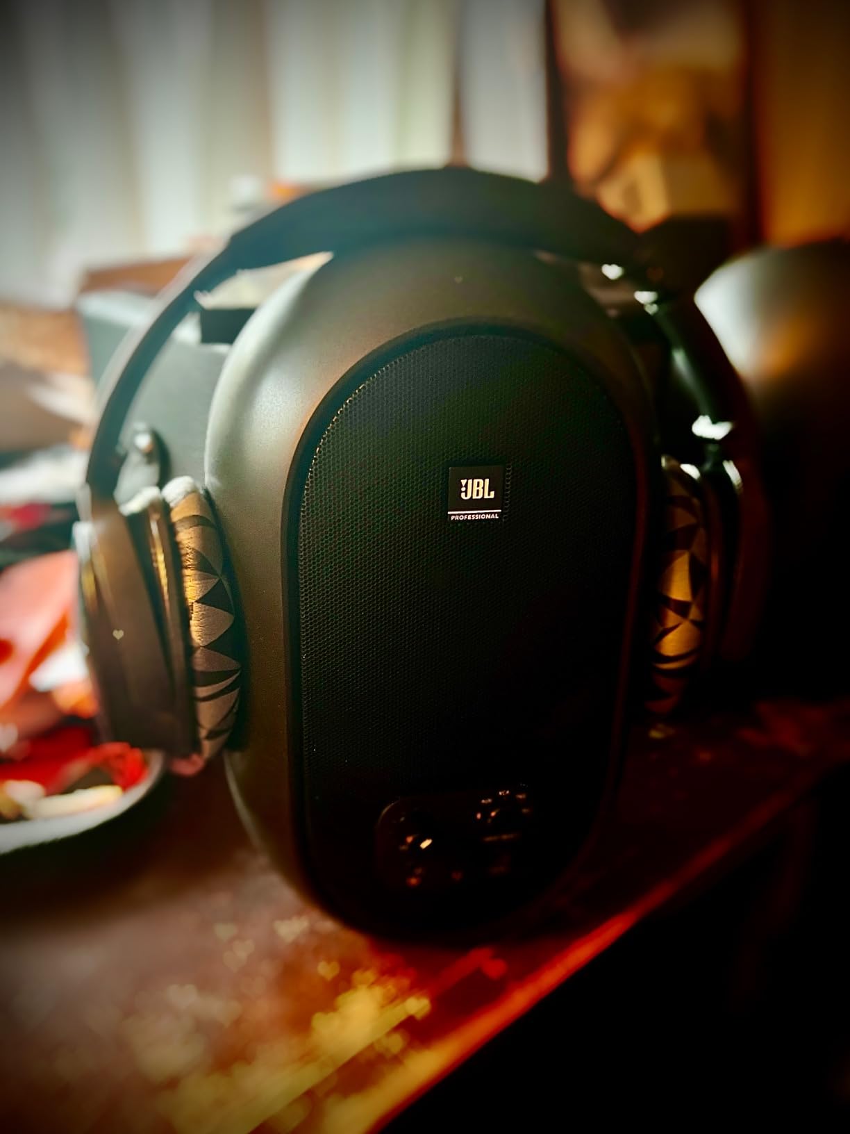 JBL Professional 1 Series 104-BT Compact Desktop Reference Monitors with Bluetooth, Black, Sold as Pair, 4.5-inch Speaker customer photo 1