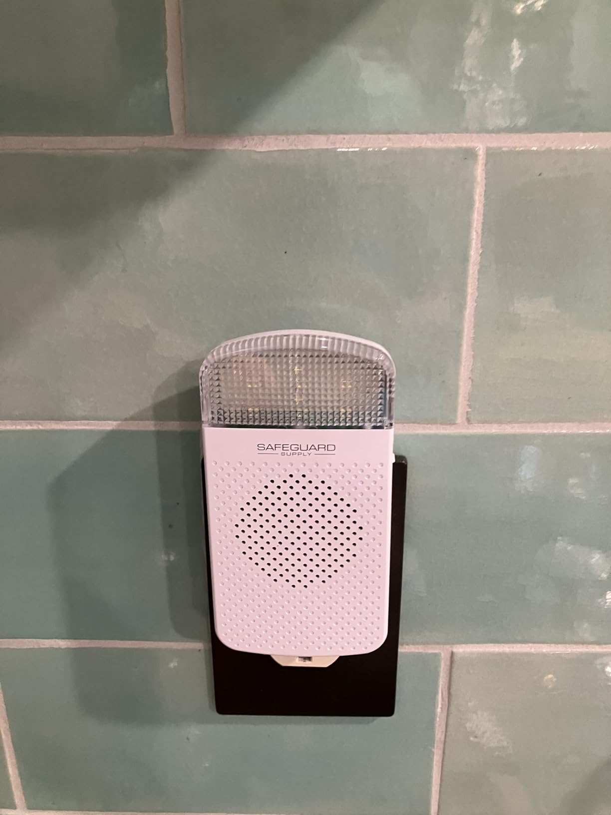 LRA-EX1000S Doorbell Extender, Plug-in Strobe Receiver customer photo 1