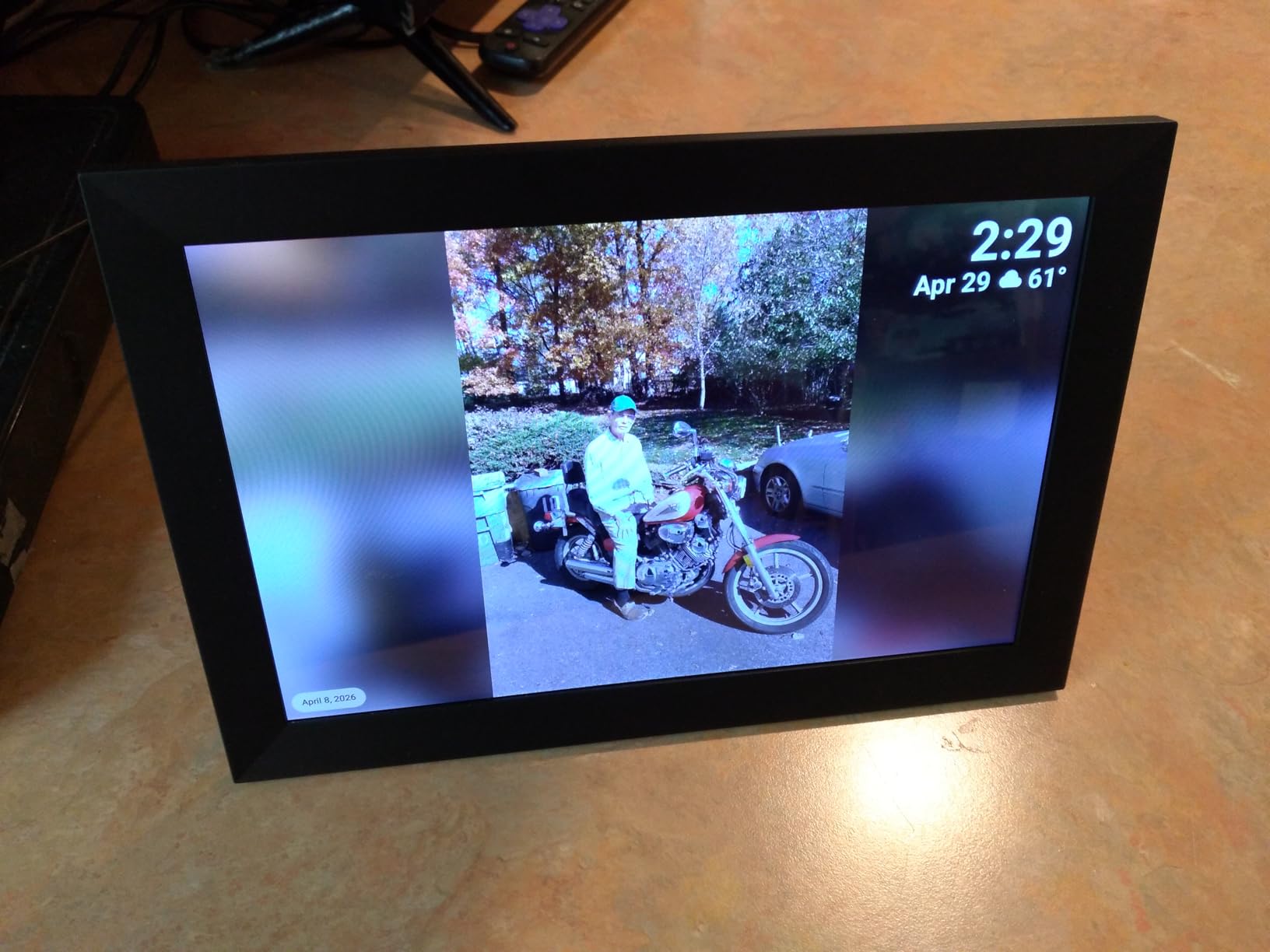 32GB FRAMEO 10.1 Inch Smart WiFi Digital Photo Frame 1280x800 IPS LCD Touch Screen, Auto-Rotate Portrait and Landscape, Built in 32GB Memory, Share Moments Instantly via Frameo App from Anywhere customer photo 1