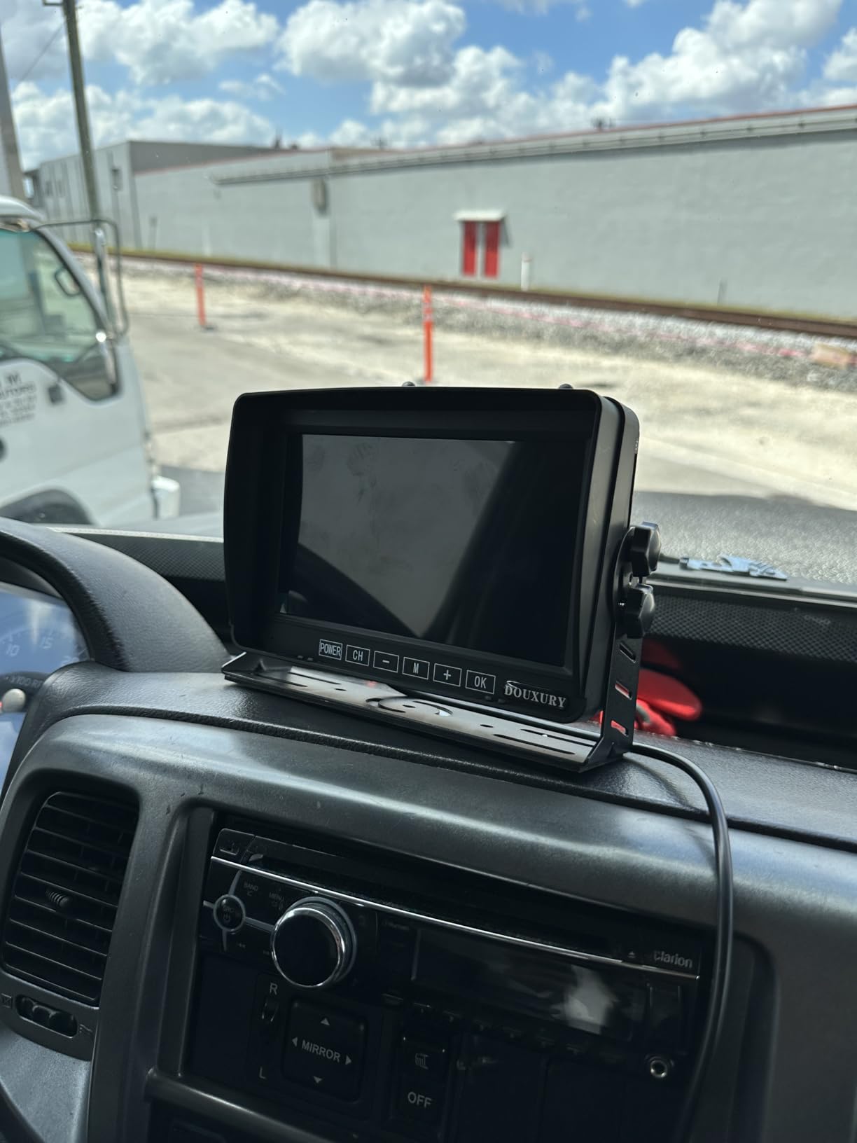 RV Backup Camera Wireless DOUXURY IP69 Waterproof 170° Wide View Angle HD 1080P Rear View Camera + HD LCD 7