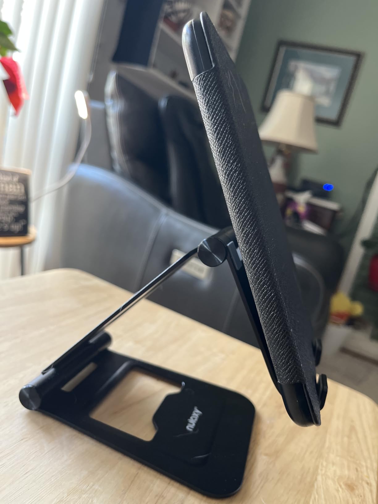 Nulaxy Dual Adjustable Foldable iPad Stand, Full Aluminum, Stable Support customer photo 1