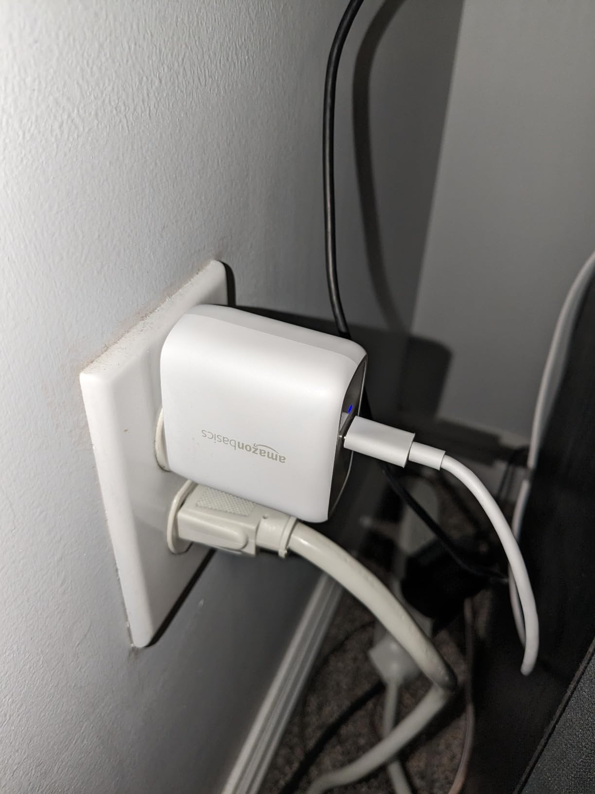 Amazon Basics 65W One-Port GaN USB-C Wall Charger with Power Delivery PD 3.0, Foldable Plug, Portable, Fast Charging for Laptops, Tablets & Phones, Non-PPS, Black customer photo 2