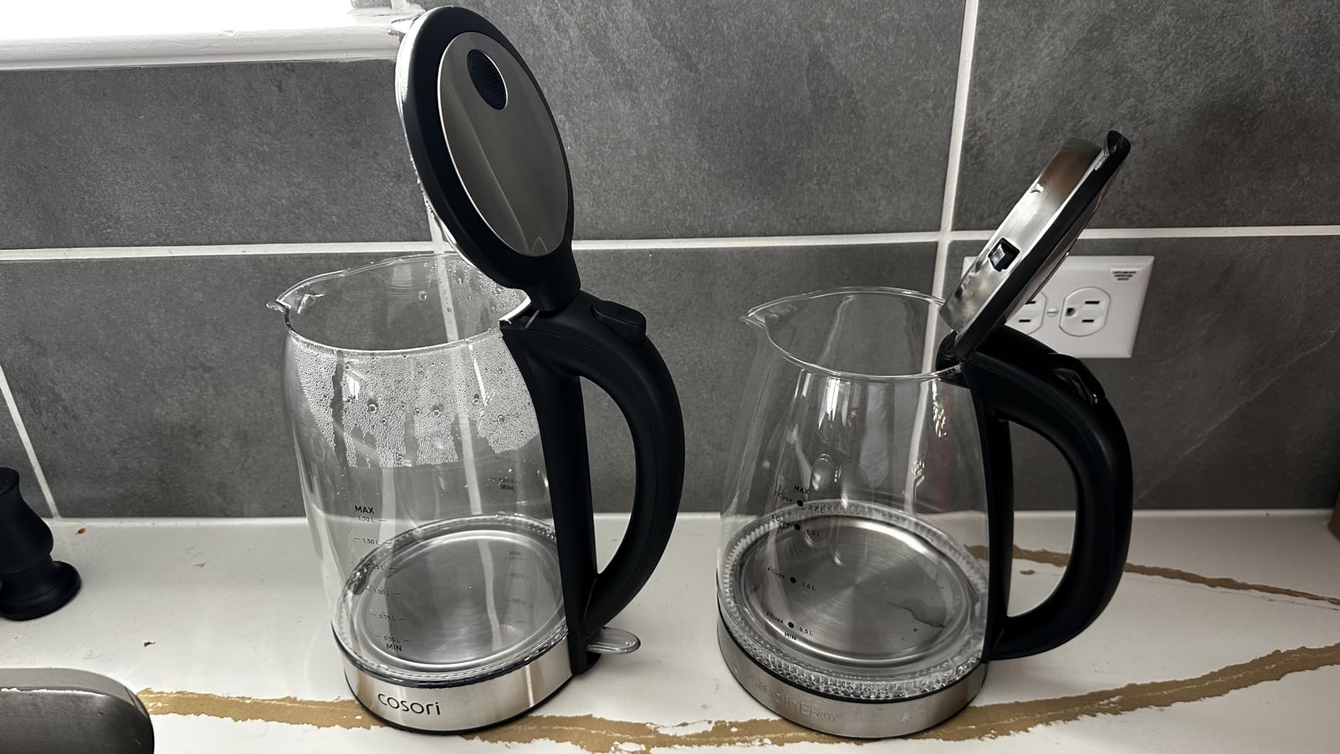 Cosori Electric Kettle with Temperature Control, 6 Presets, 1.7L, Black customer photo 1