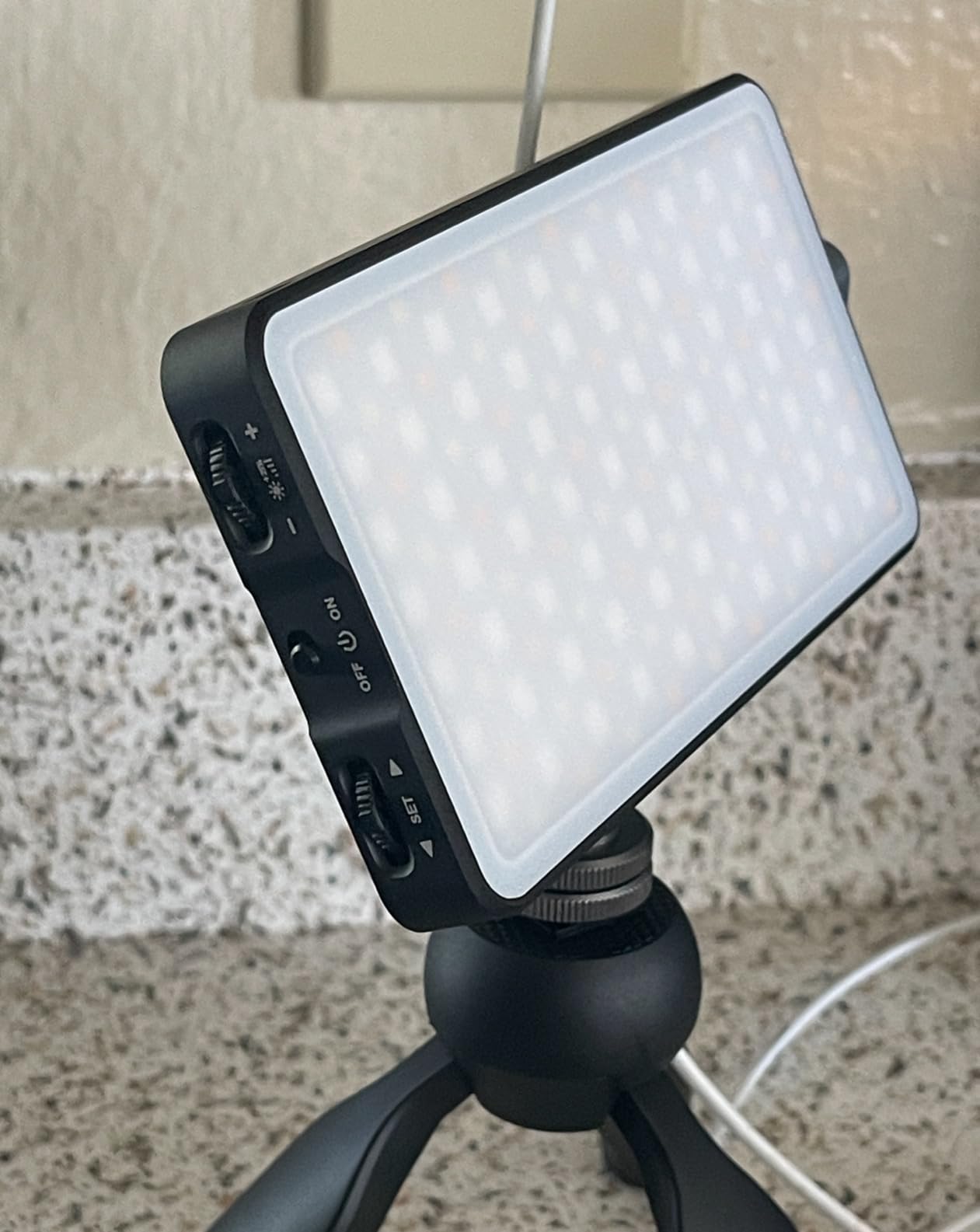 IVISII G2 Pocket RGB Camera Light, Built-in 7200mAh Rechargeable Battery 360° Full Color Gamut 9 Light Effects, 2600-10000K LED Video Light Panel with Aluminum Alloy Body, Adjustable Tripod Stand customer photo 1