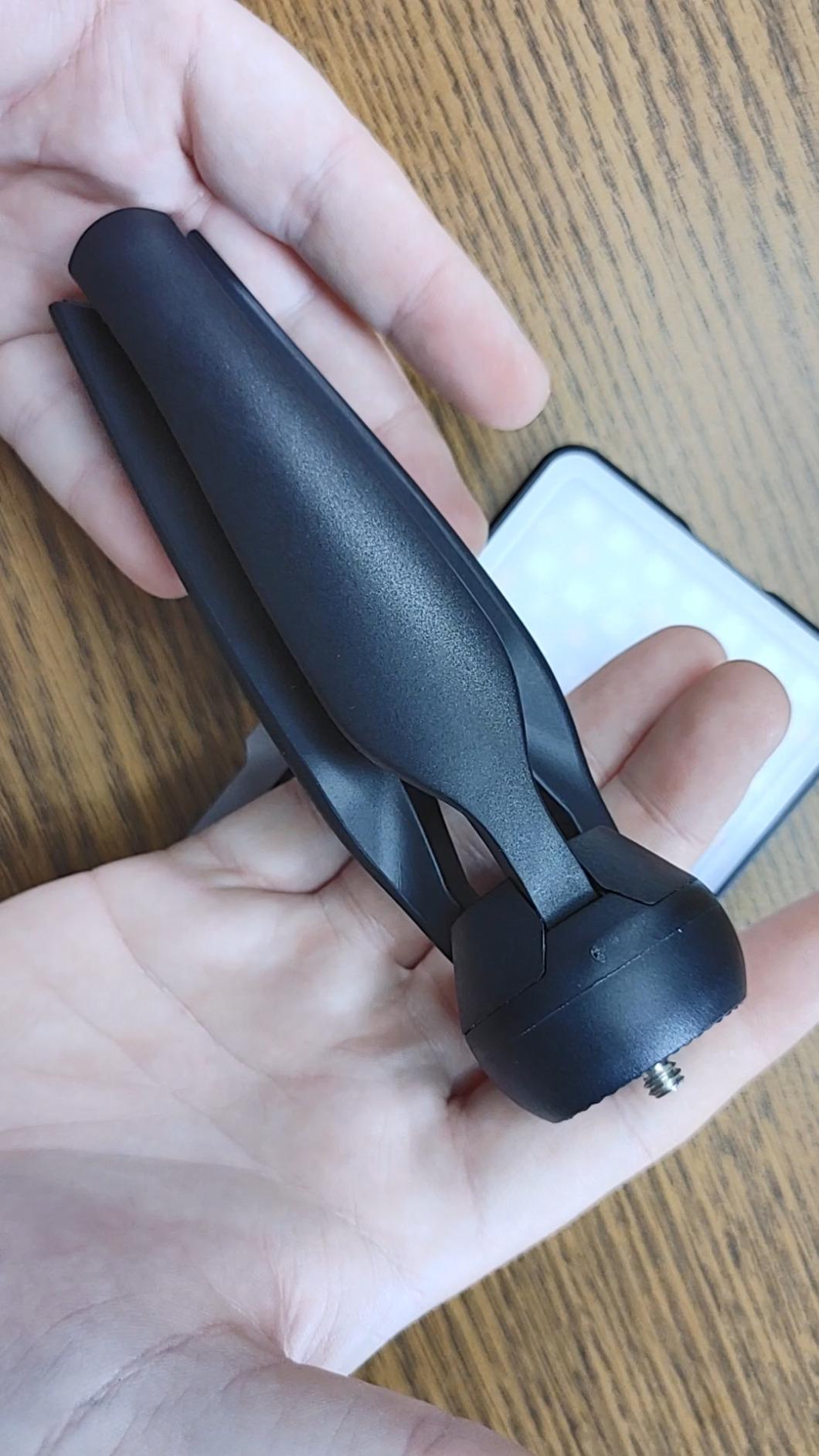 IVISII G2 Pocket RGB Camera Light, Built-in 7200mAh Rechargeable Battery 360° Full Color Gamut 9 Light Effects, 2600-10000K LED Video Light Panel with Aluminum Alloy Body, Adjustable Tripod Stand customer photo 2