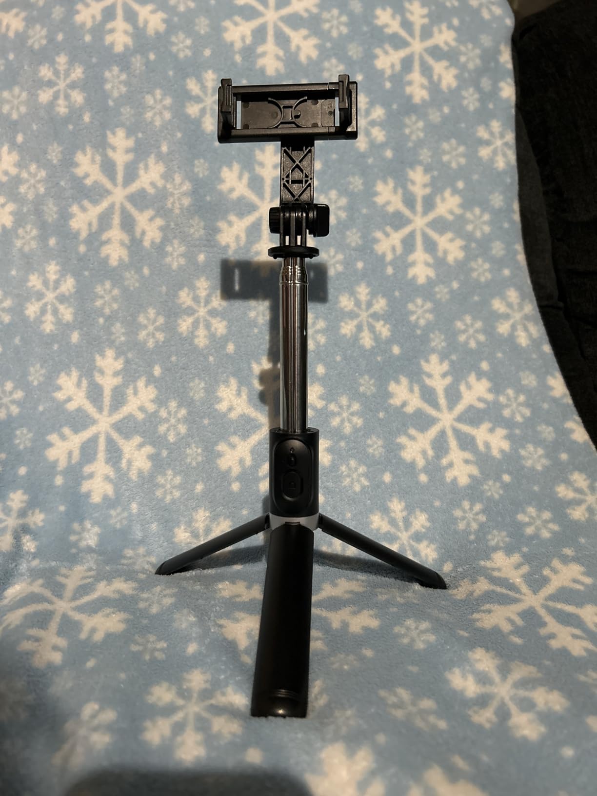 Selfie Stick Tripod, All in One Extendable & Portable iPhone Tripod Selfie Stick with Wireless Remote Compatible with iPhone 17 16 15 14 13 12 pro Xs Max, Galaxy Note10/S20/S10/OnePlus 9/9 PRO etc customer photo 1
