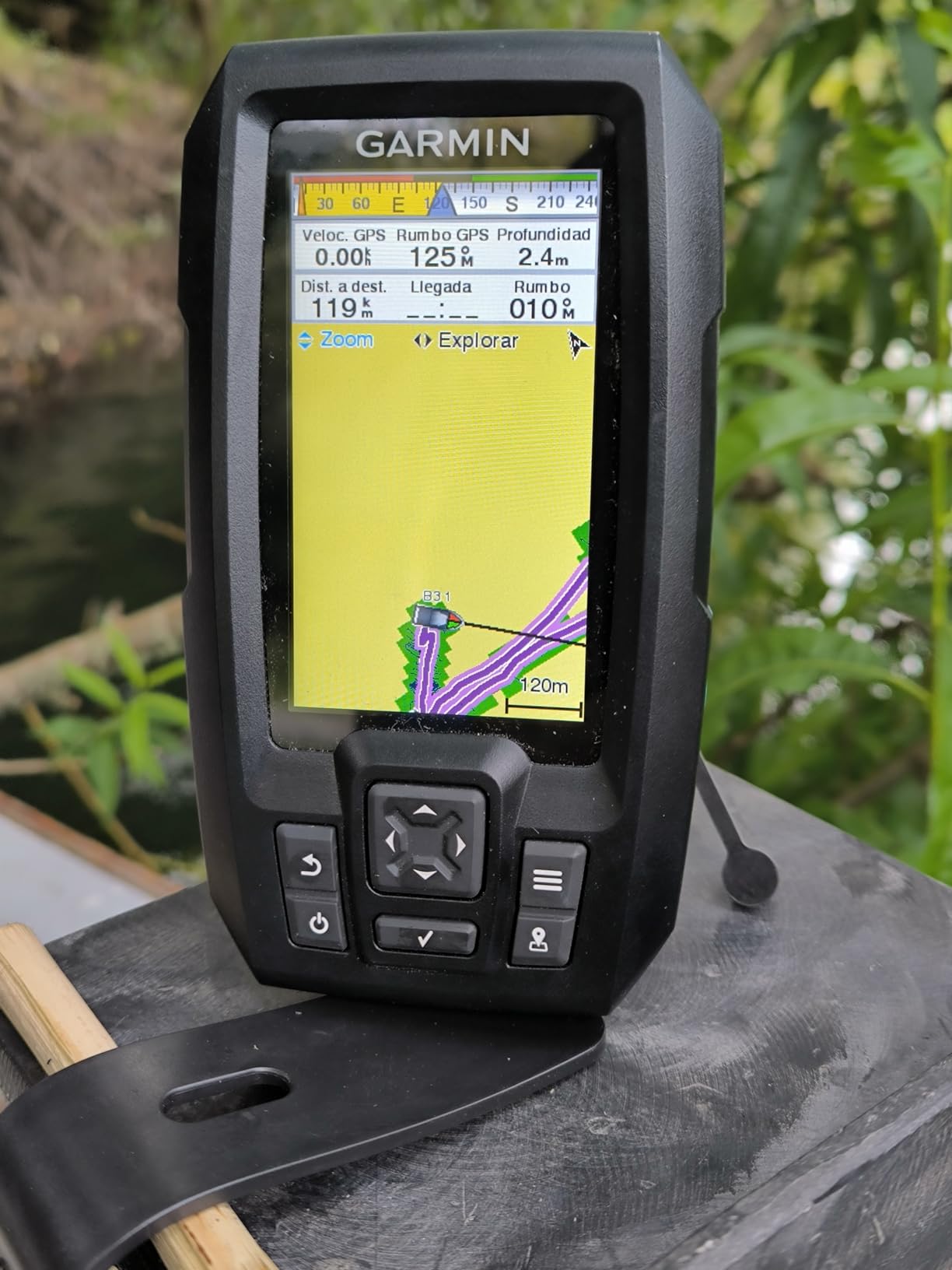 Garmin STRIKER Vivid 4cv, Easy-to-Use 4-inch Color Fishfinder and Sonar Transducer, Vivid Scanning Sonar Color Palettes customer photo 1