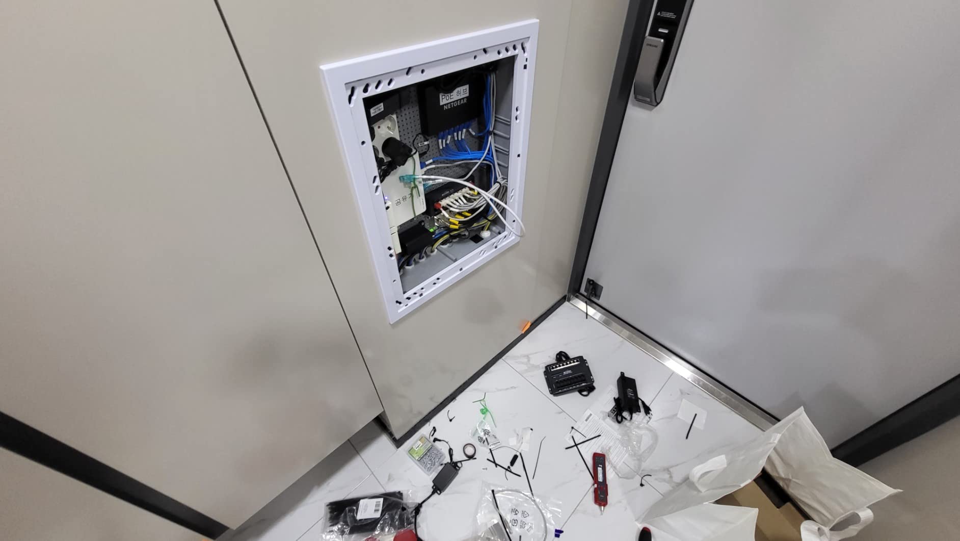 NETGEAR 8 Port PoE Gigabit Ethernet Easy Smart Managed Switch (GS308EP) customer photo 2