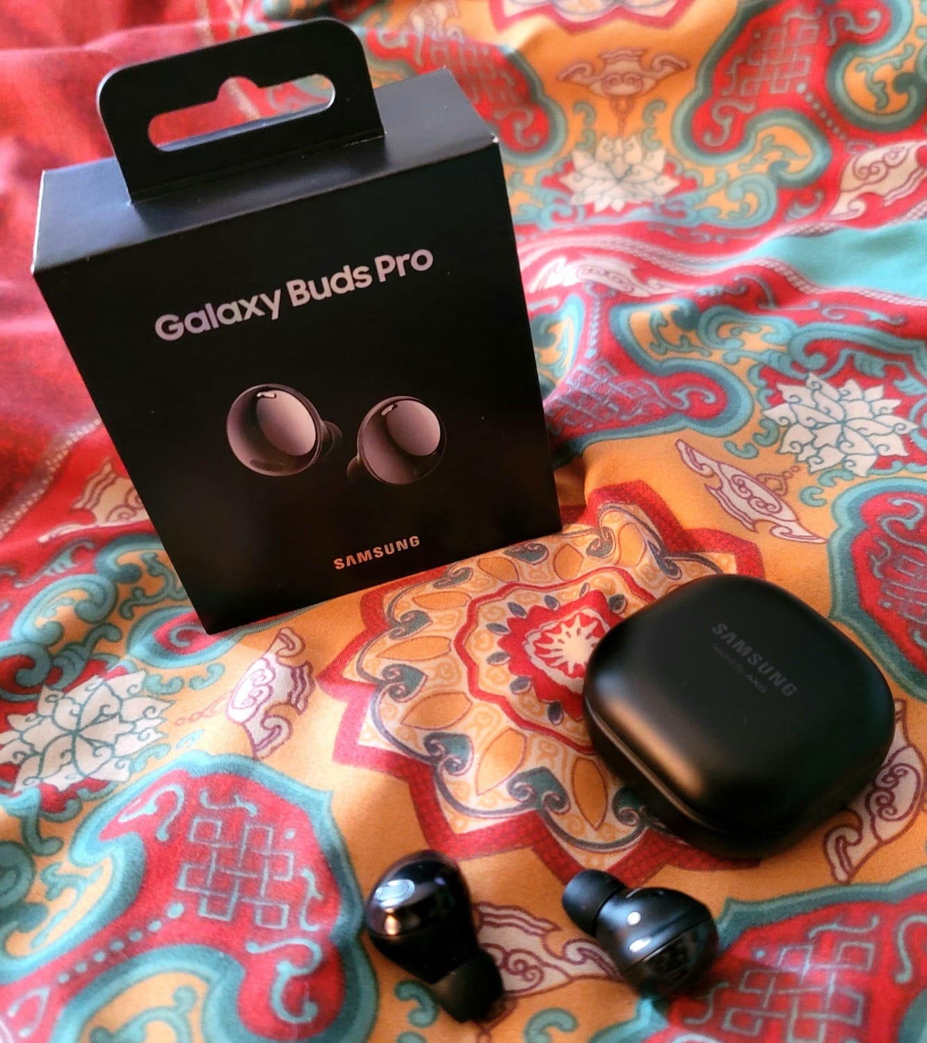 SAMSUNG Galaxy Buds Pro, Bluetooth Earbuds, True Wireless, Noise Cancelling, Charging Case, Quality Sound, Water Resistant, Phantom Black (US Version) customer photo 1