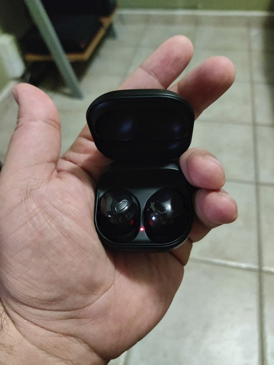 SAMSUNG Galaxy Buds Pro, Bluetooth Earbuds, True Wireless, Noise Cancelling, Charging Case, Quality Sound, Water Resistant, Phantom Black (US Version) customer photo 2