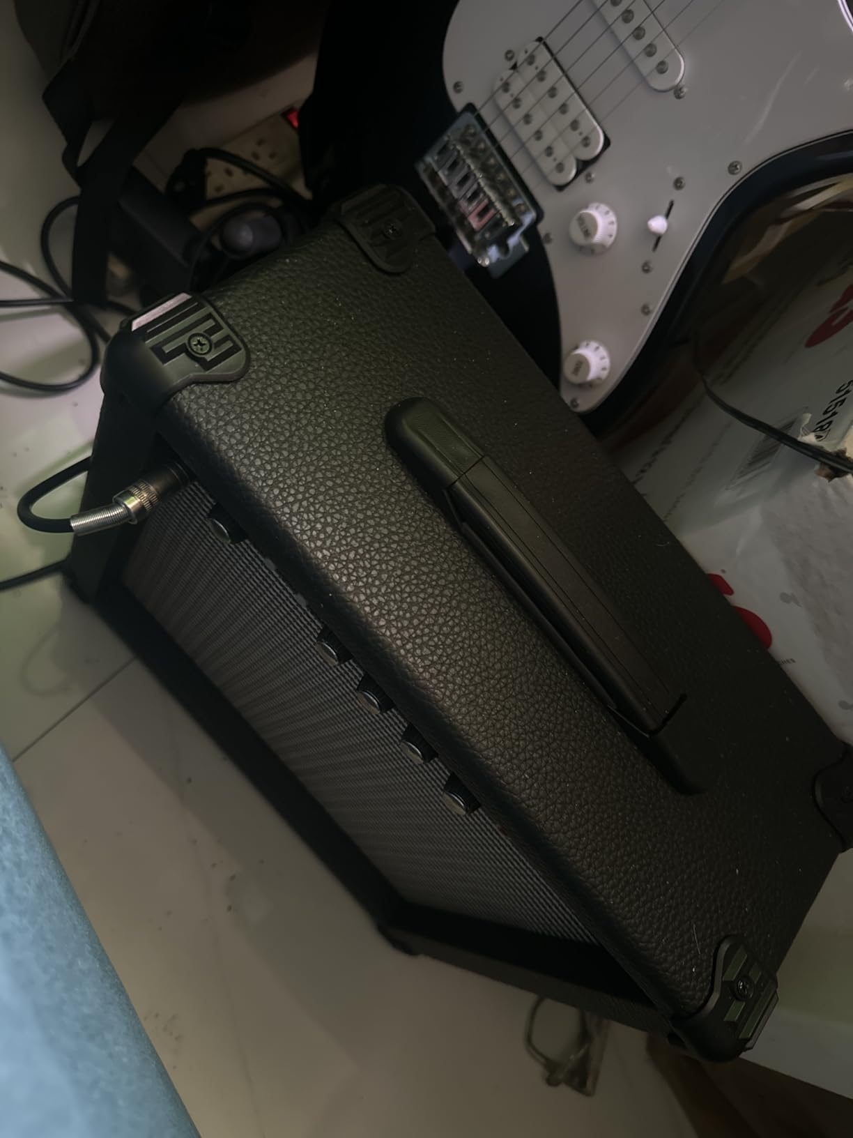 Leo Jaymz 20W Electric Guitar Amplifier - Clean and Distortion Channel - 3 Band Equalization and CD Line Input - Recording Studio, Practice Room, Small Courtyard (6.5