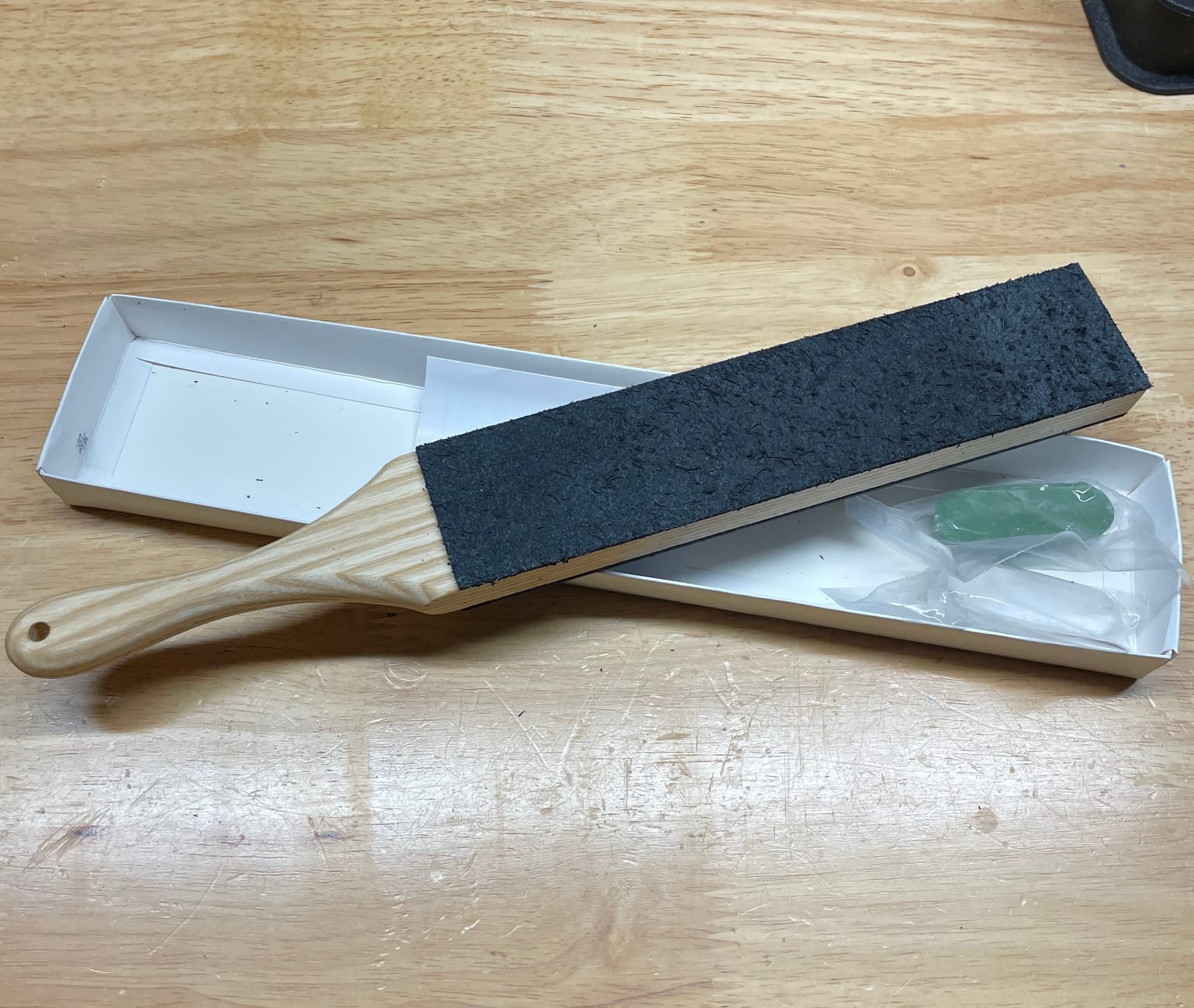 Leather Strop Kit with Polishing Compound, Knife Stropping Block for Sharpening & Honing Knives Tools (Black Leather, 2 Inch by 14 Inch) customer photo 1