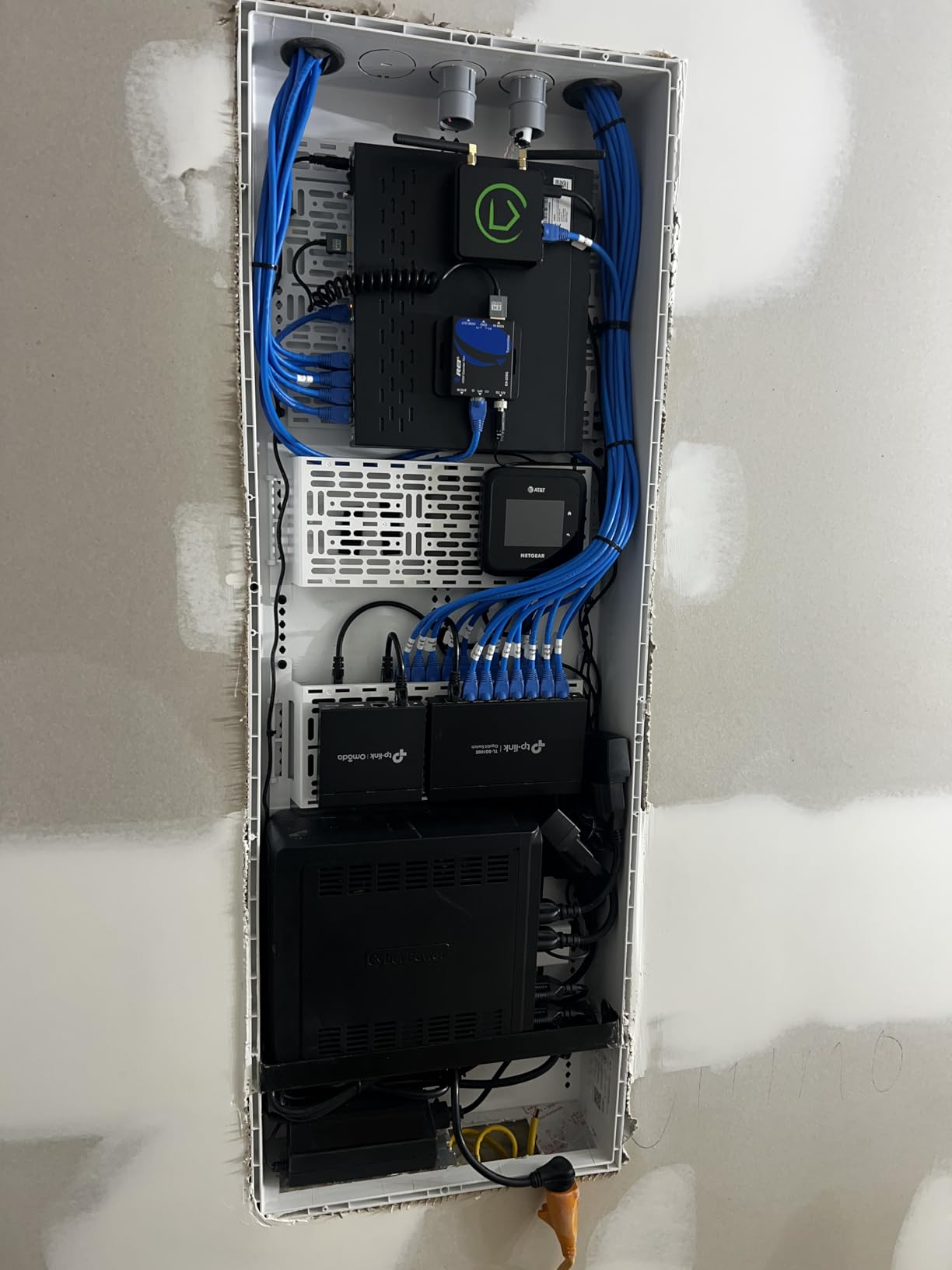 TP-Link ER605, Wired Gigabit VPN Router customer photo 1