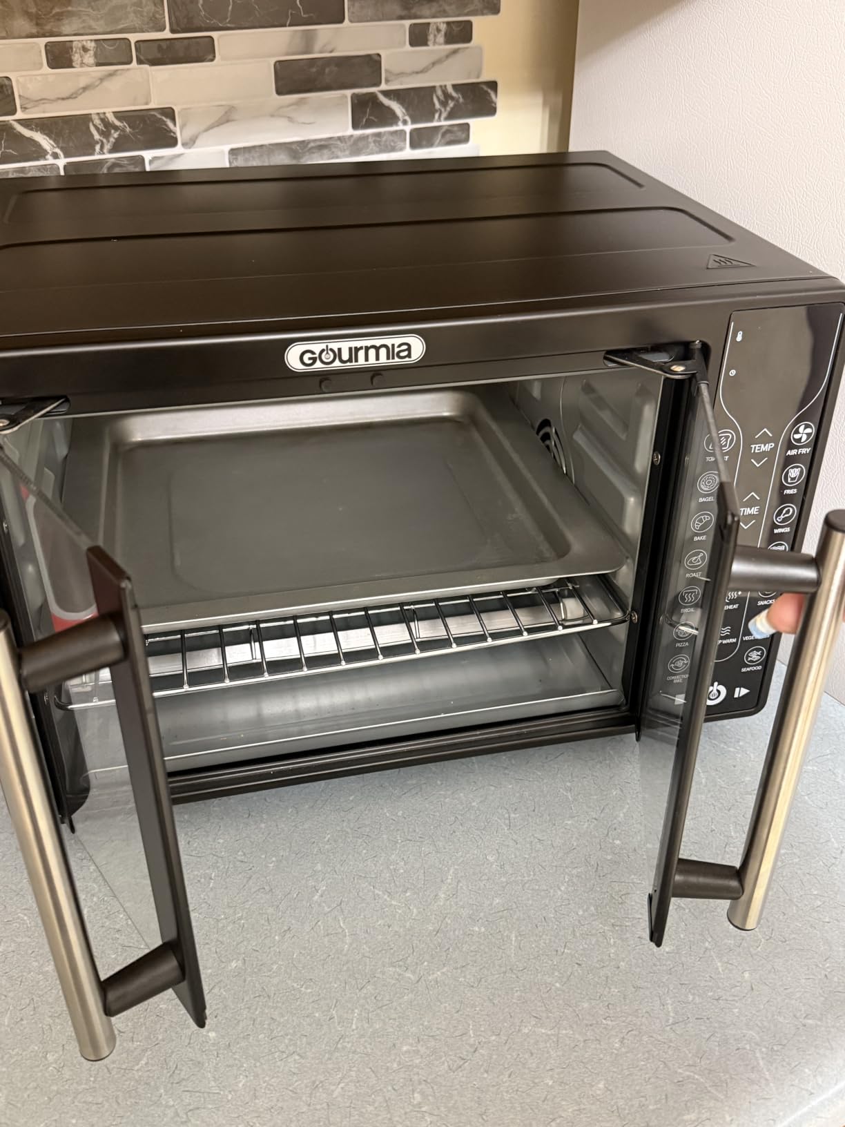 Gourmia Toaster Oven - 6-Slice Capacity, Digital Display, Black customer photo 2