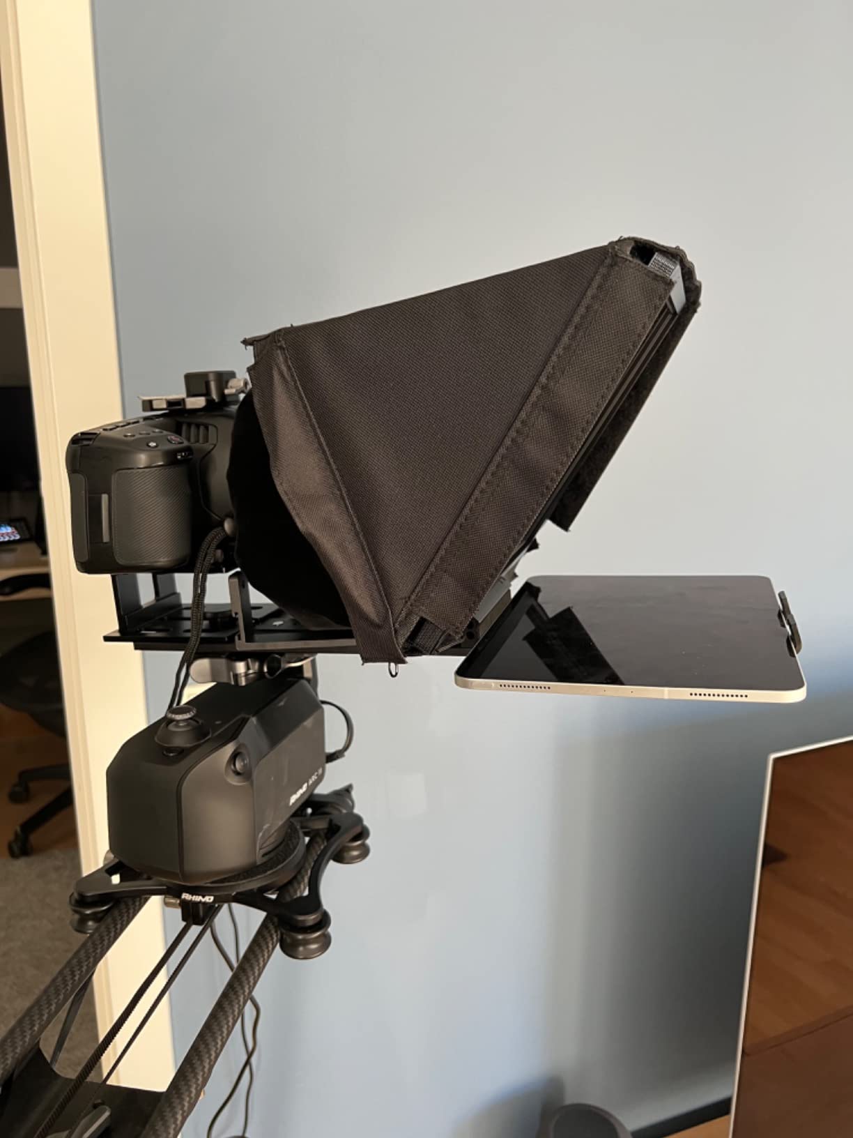 NEEWER X12 14 Inch Aluminum Alloy Teleprompter for iPad Tablet Phone Camera | With Remote Control, Carry Case, APP Compatible with iOS/Android, for DSLR, Online Teaching, Vlogger, Live Streaming customer photo 1