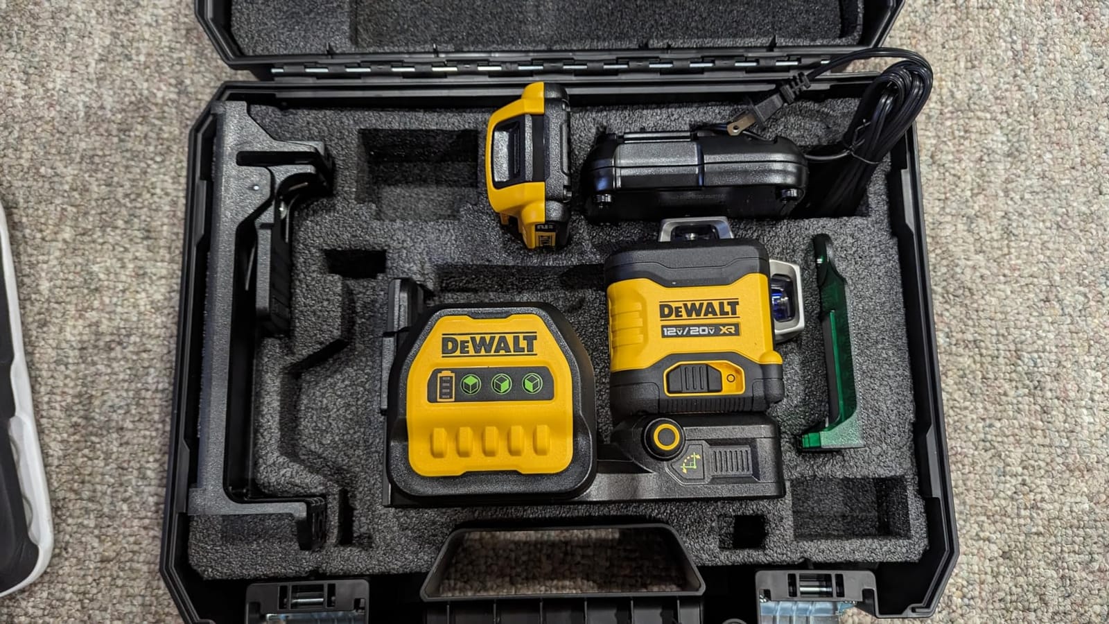 DEWALT 20V/12V MAX Laser Level Kit, 3 x 360, Green (DCLE34030G), Color Yellow customer photo 1