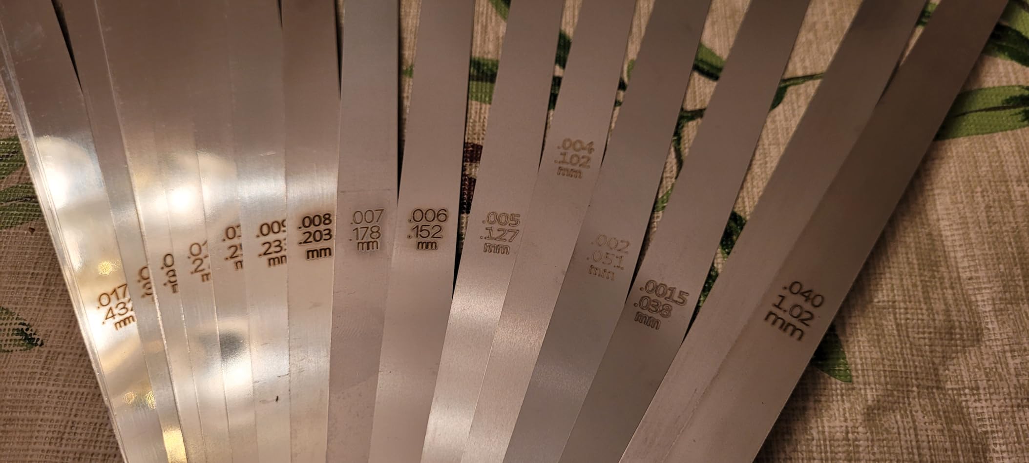 Hotop 25 Blades Steel Feeler Gauge for Measuring Gap, 0.038-1.02mm customer photo 1