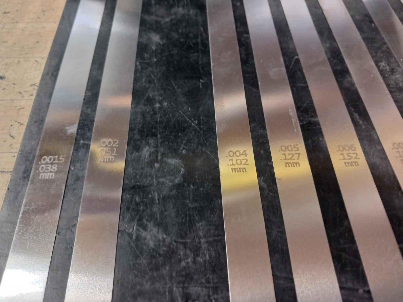 Hotop 25 Blades Steel Feeler Gauge for Measuring Gap, 0.038-1.02mm customer photo 2