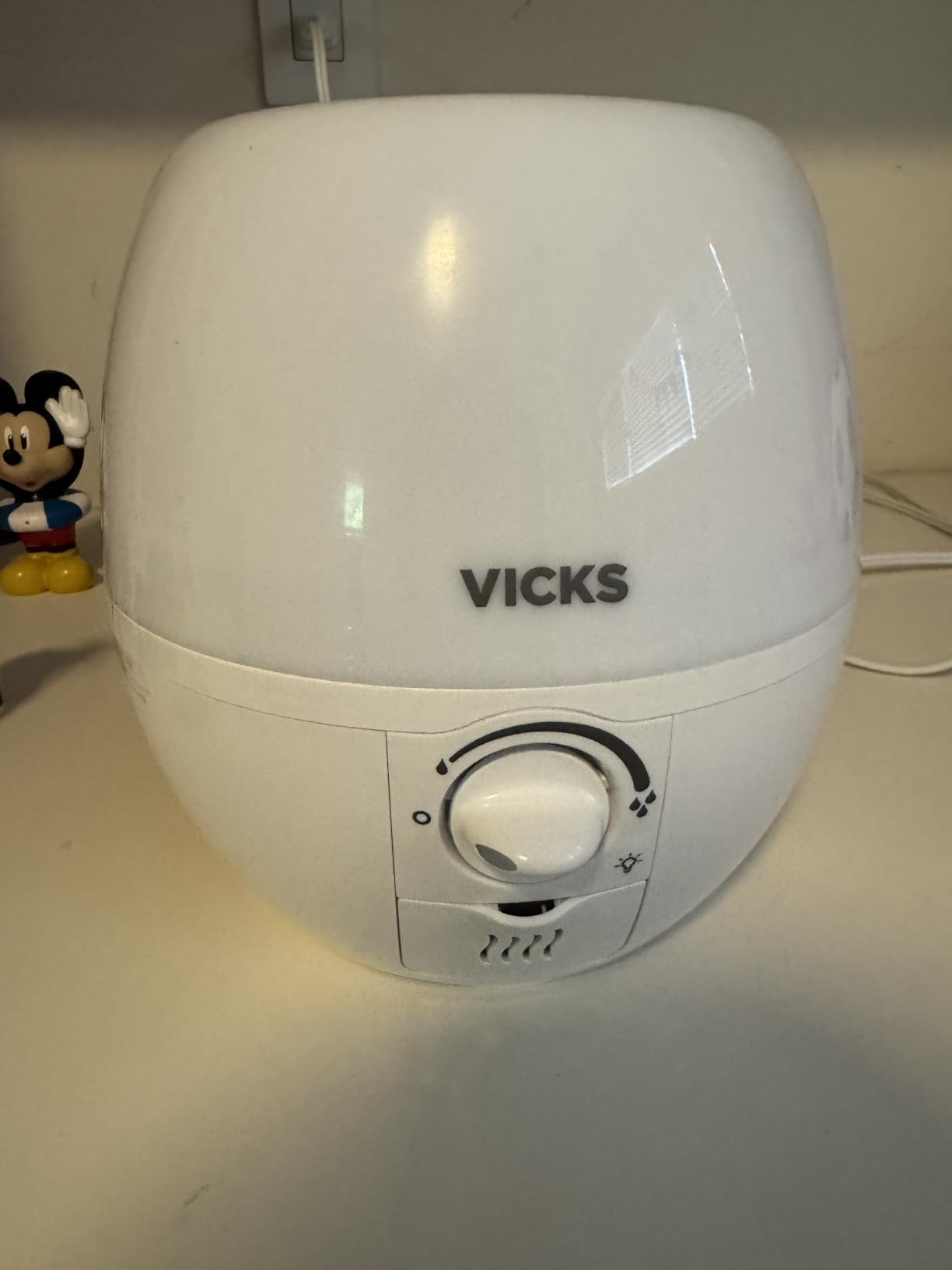 Vicks Humidifier 3-in-1 SleepyTime Cool Mist Humidifier for Nursery, White customer photo 1