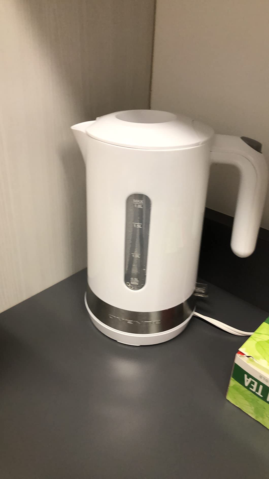 OVENTE 1.8L Electric Kettle, BPA-Free with Easy-Fill Lid, Black KP413B customer photo 2