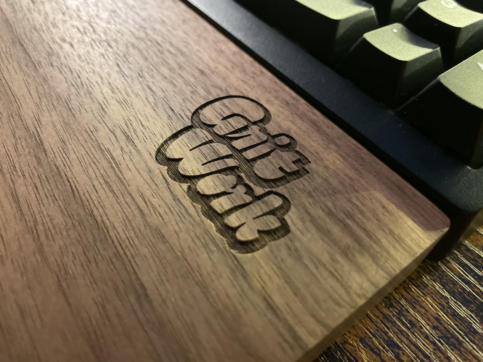 Faluber Wooden Wrist Rest, 17.3-inch Length and 20mm Thickness for Full-Sized Keyboard, Palm Rest, Ergonomic Design for Mechanical Gaming Keyboard, Wipe Clean (Fullsize-440mm, Walnut Wood) customer photo 1
