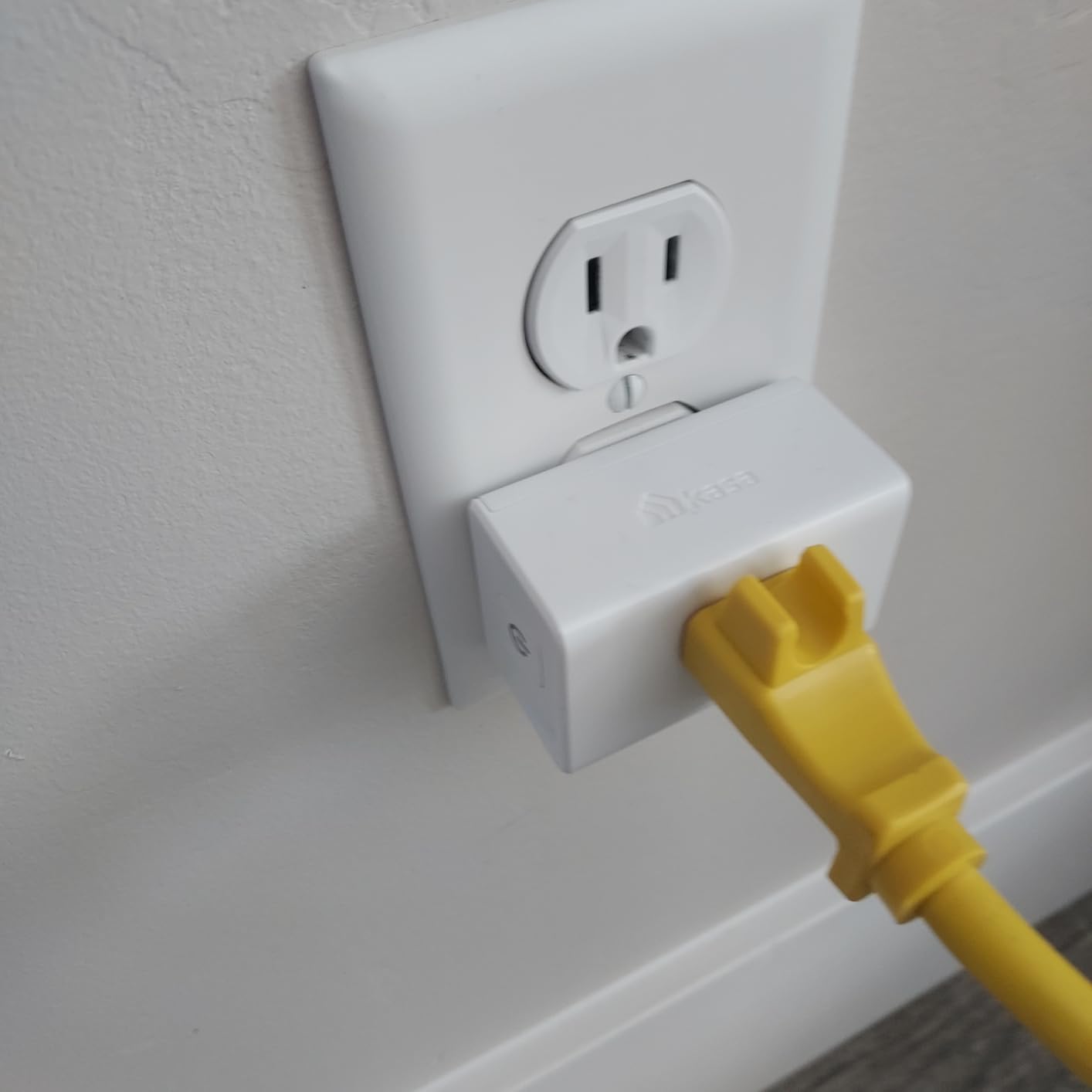 Kasa Smart Plug Ultra Mini 15A, EP10, Smart Home Wi-Fi Outlet, Works with Alexa & Google Home, No Hub Required, UP Certified, 2.4GHz Wi-Fi Only, 1-Pack, White customer photo 2