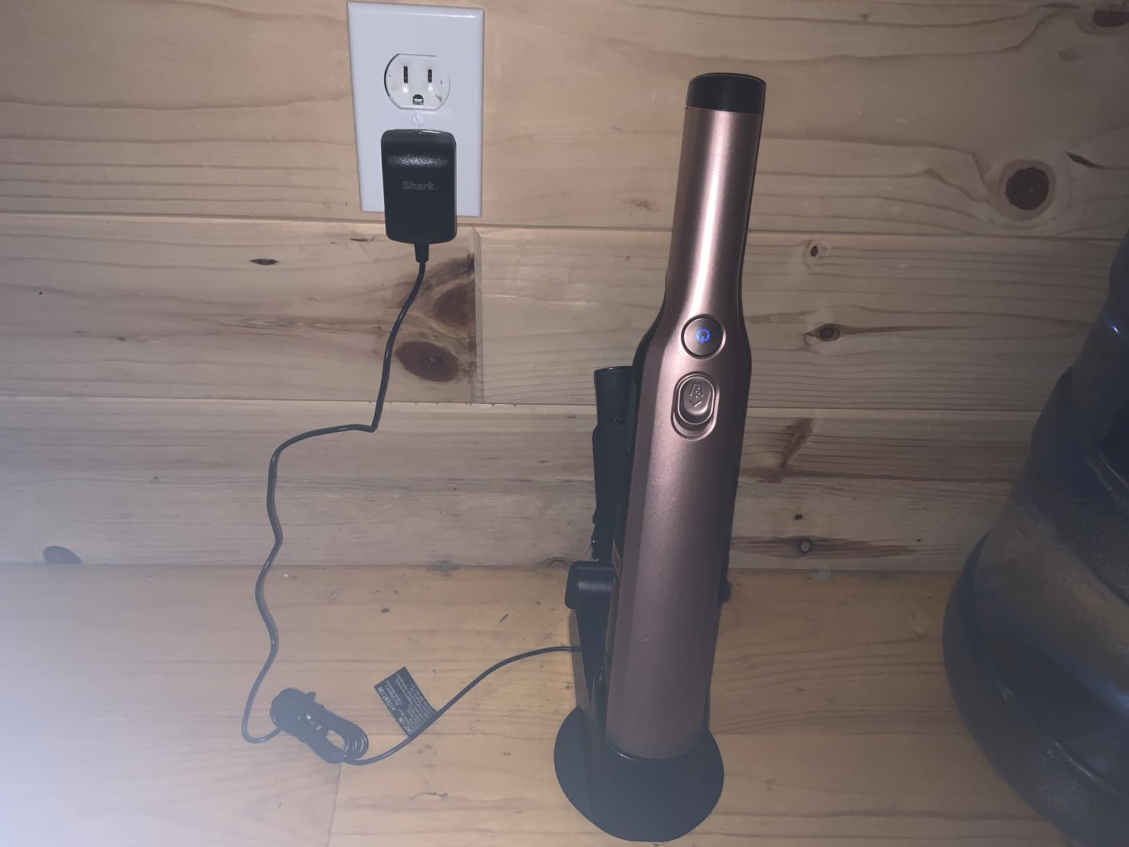 Shark WANDVAC Cordless Hand Vac, Rose Gold, WV201RGBRN customer photo 1