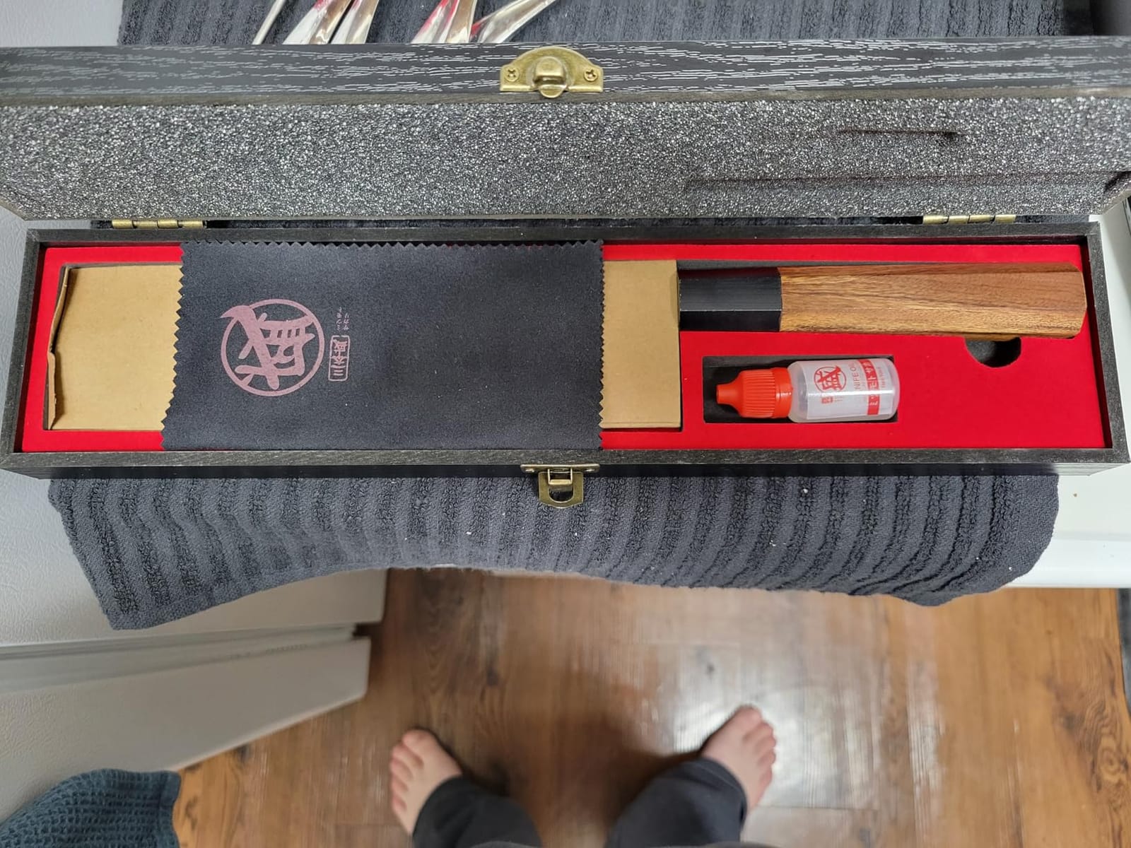 MITSUMOTO SAKARI 8-Inch Japanese Gyuto Chef Knife, 3-Layer 9Cr18MoV customer photo 2