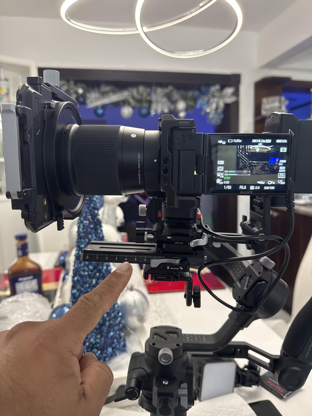 Sony ZV-E10 APS-C Mirrorless Camera Body Black | 24.2MP APS-C Exmor CMOS, Sony E-Mount, 4K30 and 1080p120 Video, 3-Capsule Directional Mic, 3.0 Vari-Angle Touch LCD customer photo 2