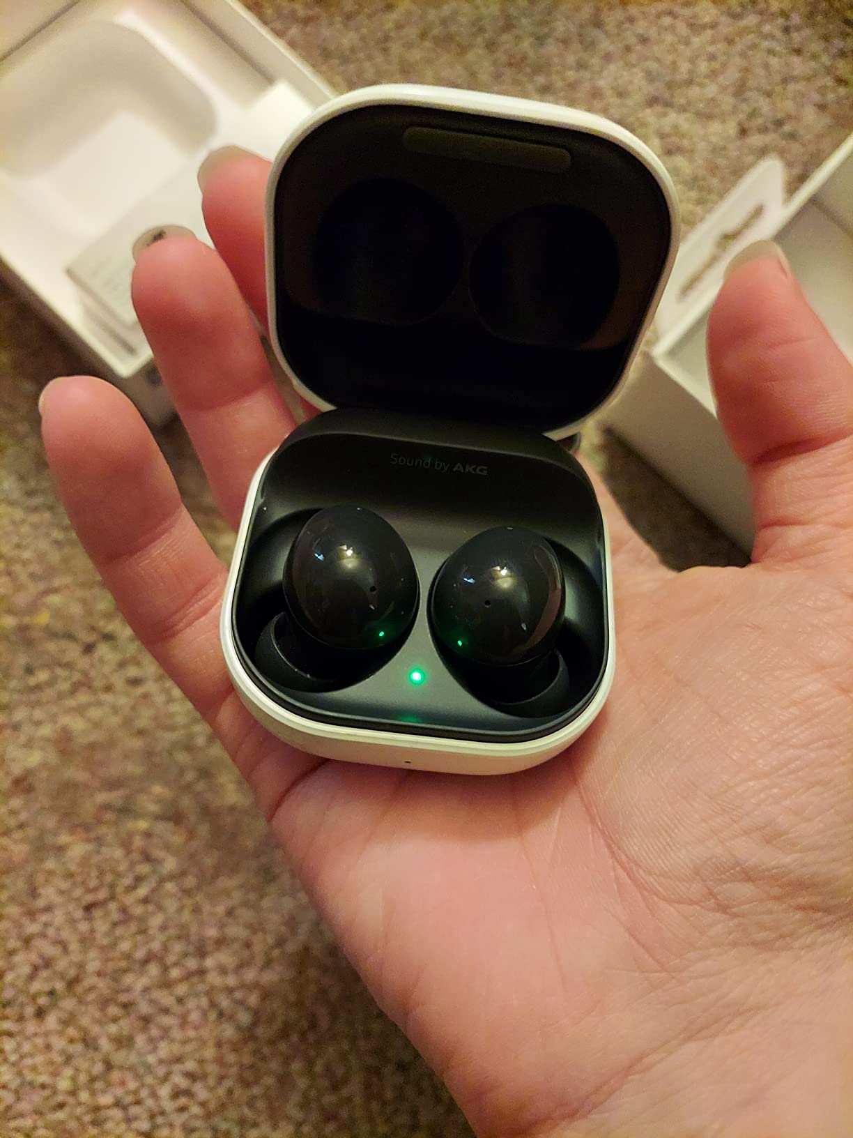 SAMSUNG Galaxy Buds2 True Wireless Earbuds, Active Noise Cancelling, Ambient Sound, Bluetooth, Lightweight Comfort Fit, Graphite, International Version customer photo 2