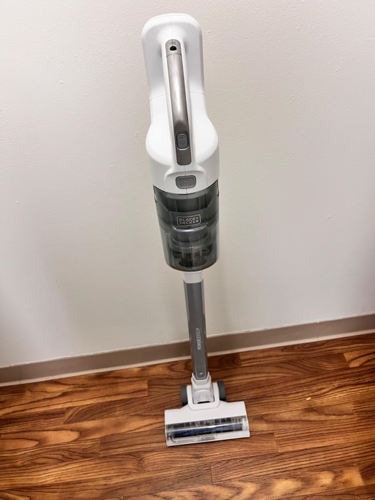 BLACK+DECKER POWERSERIES 16V MAX Stick Vacuum Cordless Rechargeable with LED Lights,Portable Vacuum Cordless, Lightweight, Anti-Tangle, Self-Standing, Multi-Surface, White (BHFEA420J) customer photo 1